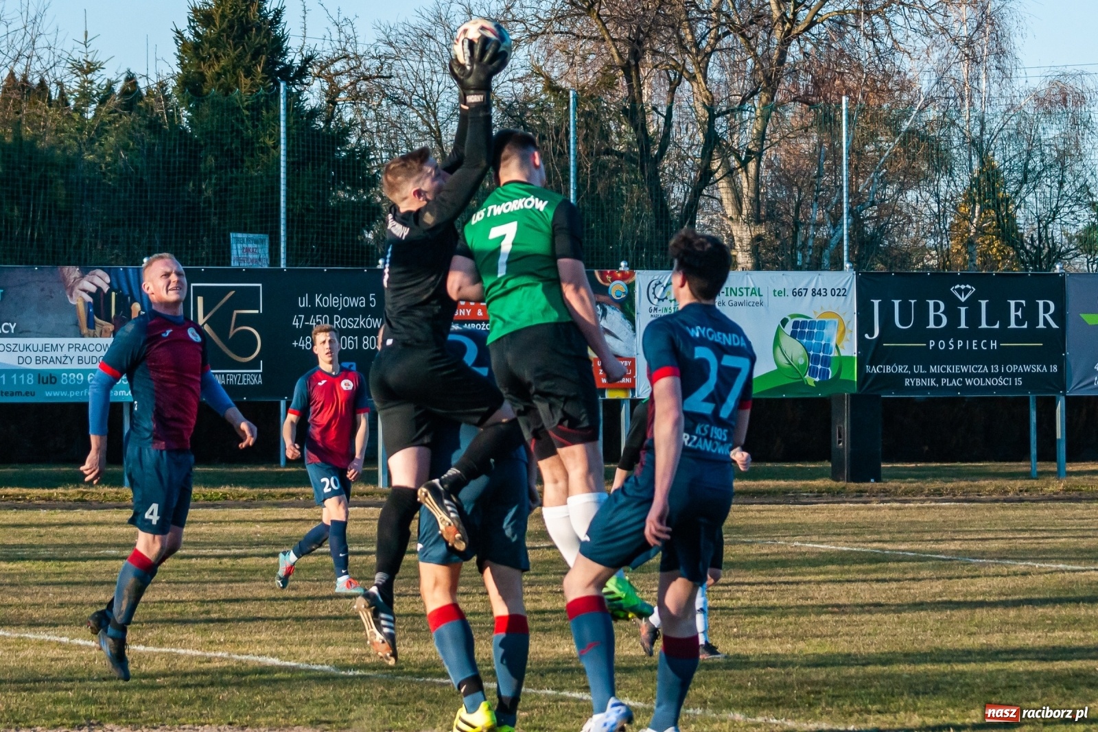 Zdjęcie w galerii na portalu naszraciborz.pl: Outsider pozbawił Tworków zwycięstwa [FOTO] wiadomości z regionu