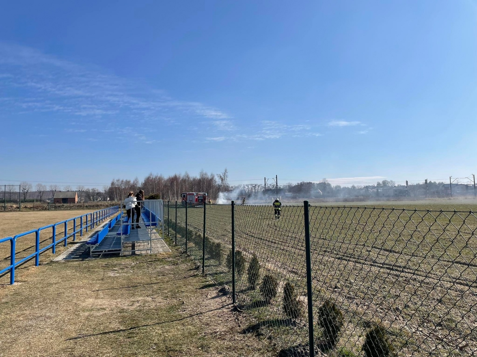 Zdjęcie w galerii na portalu naszraciborz.pl: Pożar nasypu kolejowego w Markowicach i Nędzy [FOTO] wiadomości z regionu