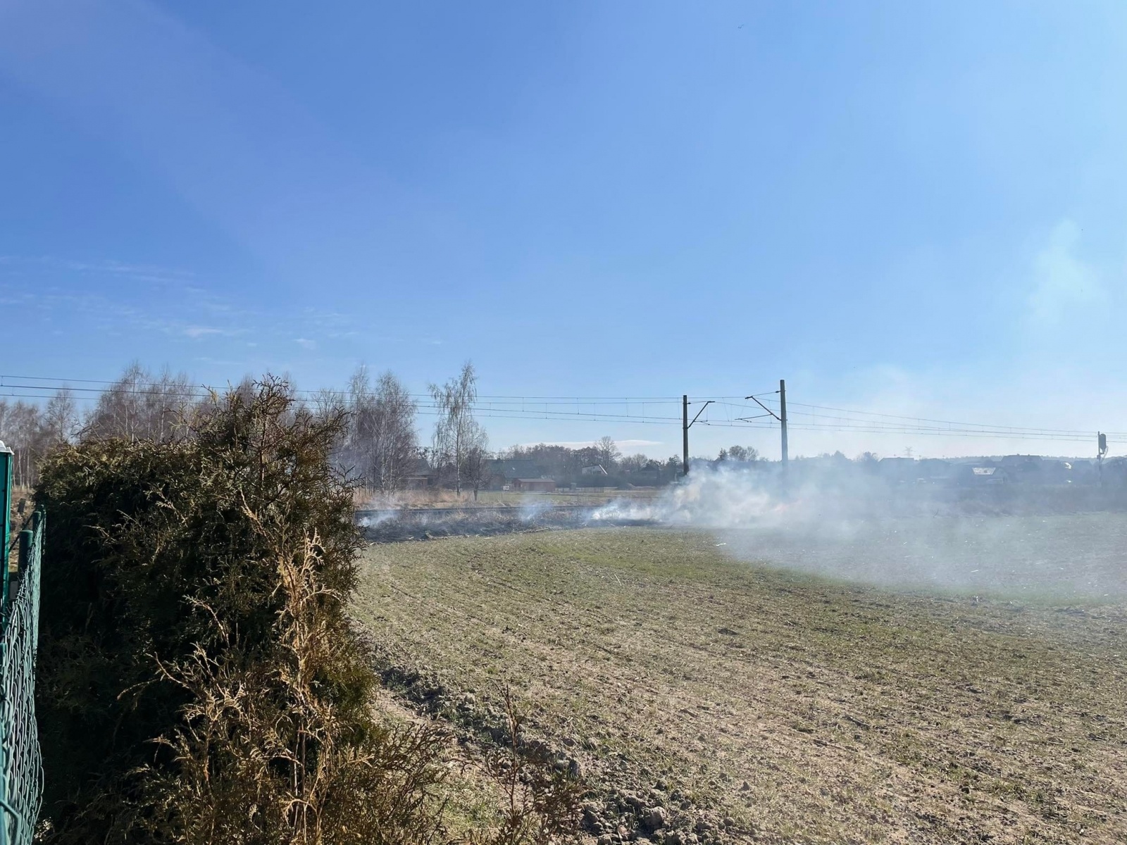 Zdjęcie w galerii na portalu naszraciborz.pl: Pożar nasypu kolejowego w Markowicach i Nędzy [FOTO] wiadomości z regionu