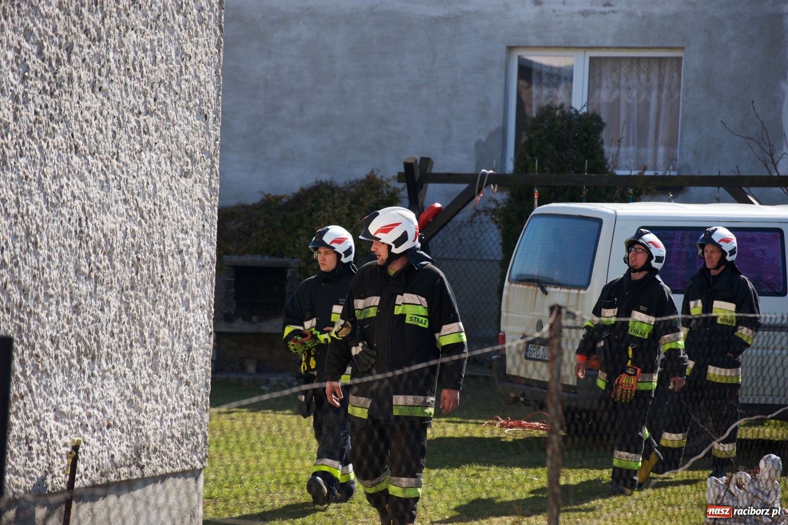 Zdjęcie w galerii na portalu naszraciborz.pl: Raport 998. Motocykl w ogniu w Chałupkach wiadomości z regionu