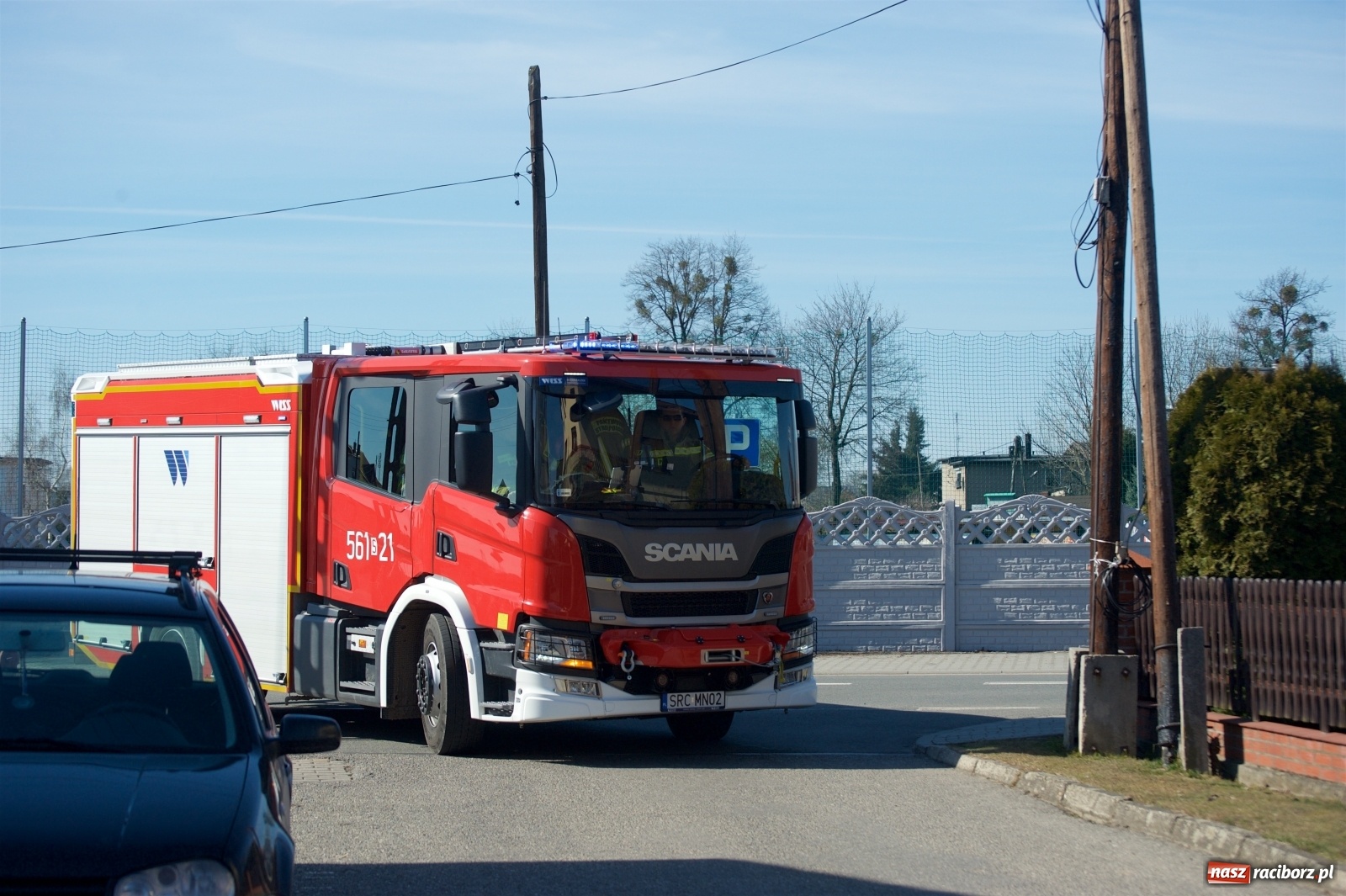Zdjęcie w galerii na portalu naszraciborz.pl: Raport 998. Motocykl w ogniu w Chałupkach wiadomości z regionu