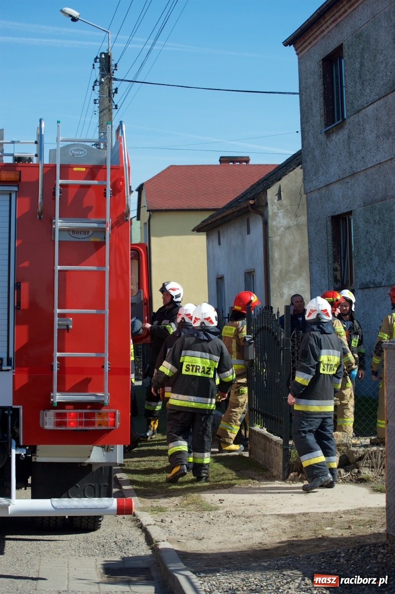 Zdjęcie w galerii na portalu naszraciborz.pl: Raport 998. Motocykl w ogniu w Chałupkach wiadomości z regionu