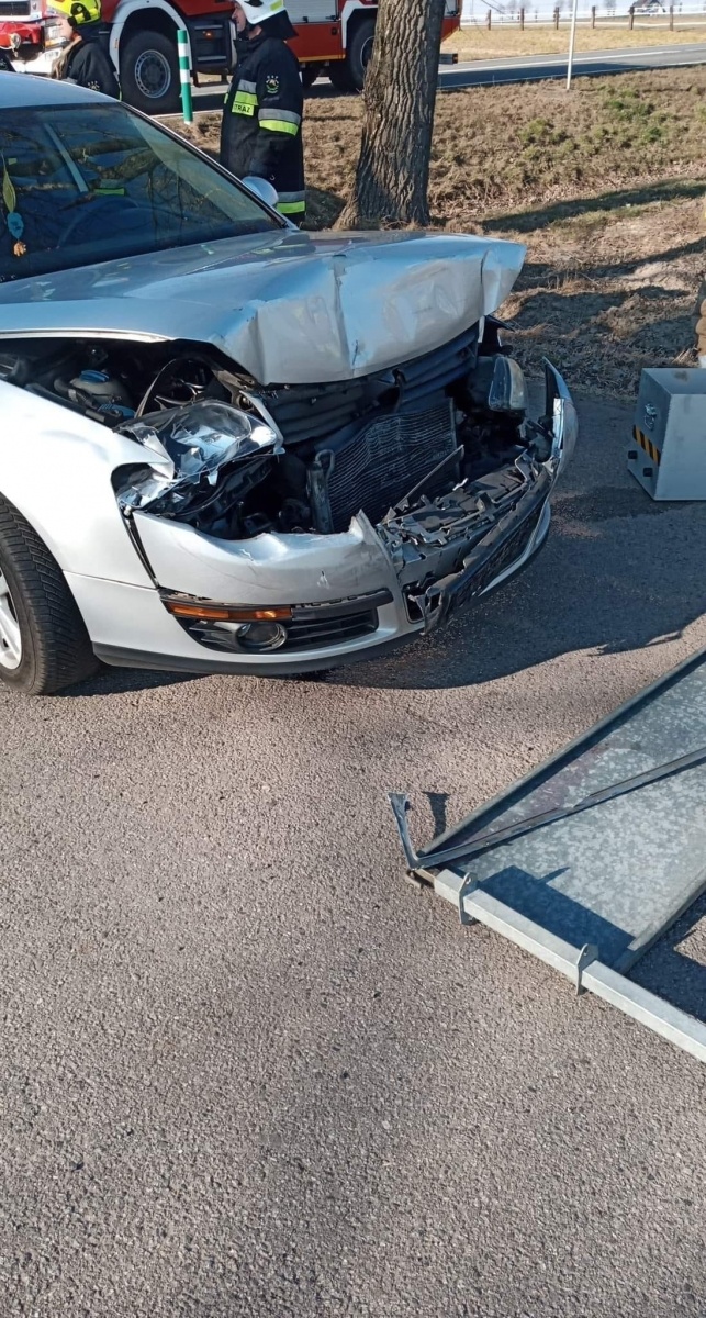 Zdjęcie w galerii na portalu naszraciborz.pl: Raport 998. Volkswagen i toyota zderzyły się w Żerdzinach wiadomości z regionu