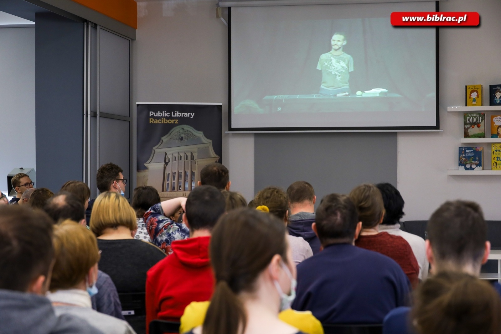 Zdjęcie w galerii na portalu naszraciborz.pl: Jednooka Wojowniczka motywowała w bibliotece wiadomości z regionu