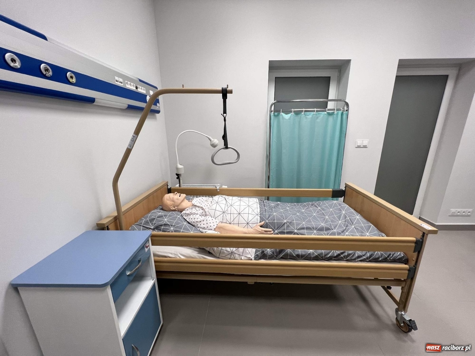 Zdjęcie w galerii na portalu naszraciborz.pl: Kształcenie pielęgniarek w Raciborzu wkroczyło w nowy wymiar wiadomości z regionu