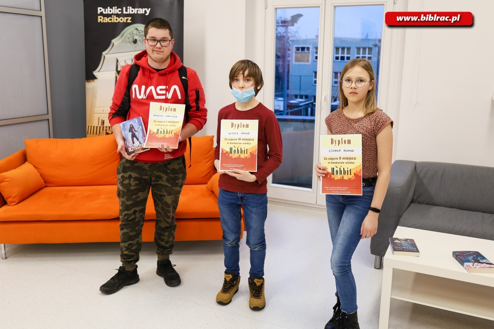 Zdjęcie w galerii na portalu naszraciborz.pl: Dziewięciu śmiałków w konkursie wiedzy o Hobbicie wiadomości z regionu