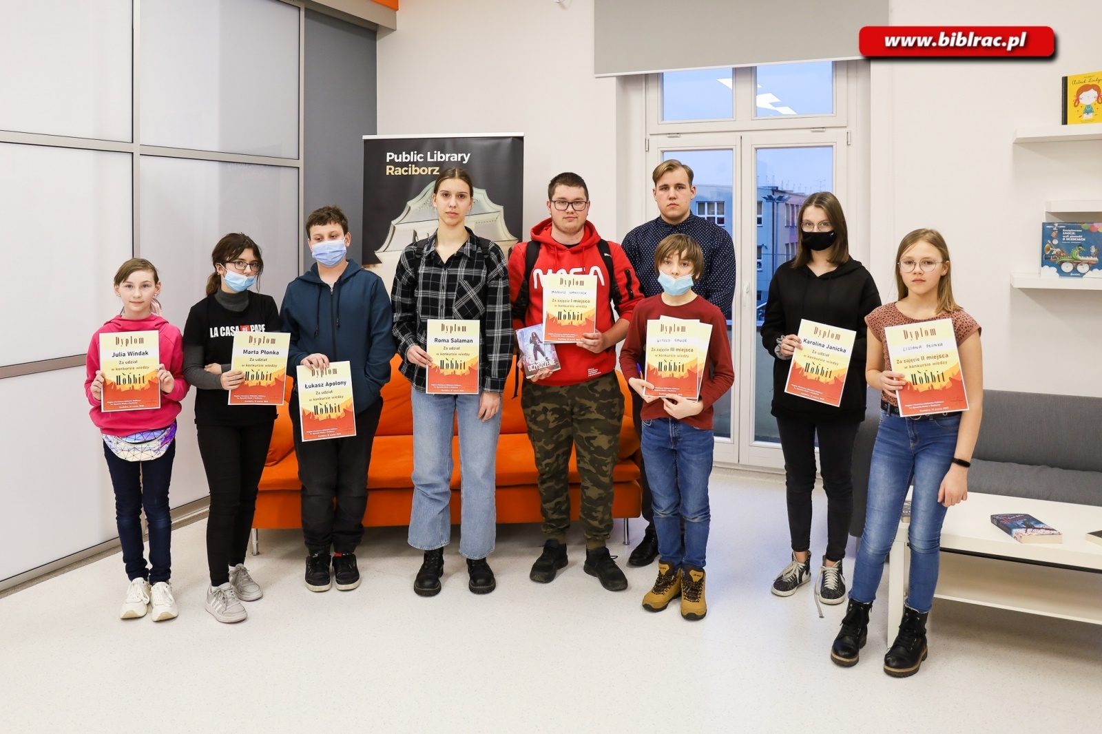 Zdjęcie w galerii na portalu naszraciborz.pl: Dziewięciu śmiałków w konkursie wiedzy o Hobbicie wiadomości z regionu