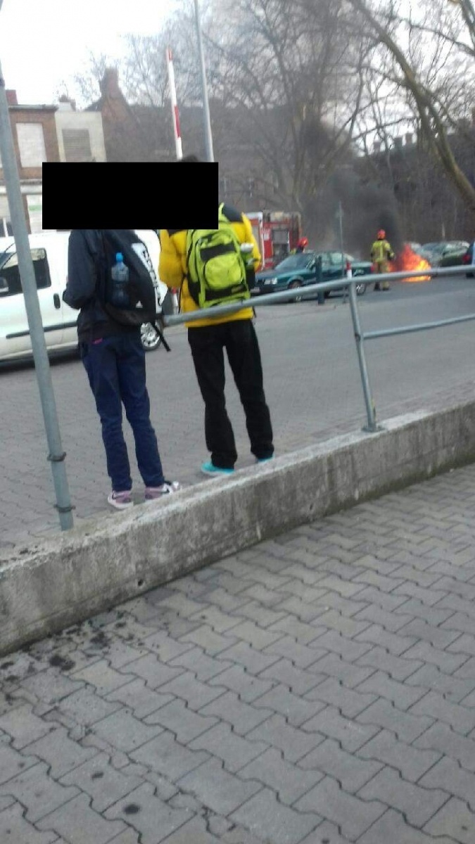 Zdjęcie w galerii na portalu naszraciborz.pl: Pożar audi na zapleczu starego szpitala wiadomości z regionu