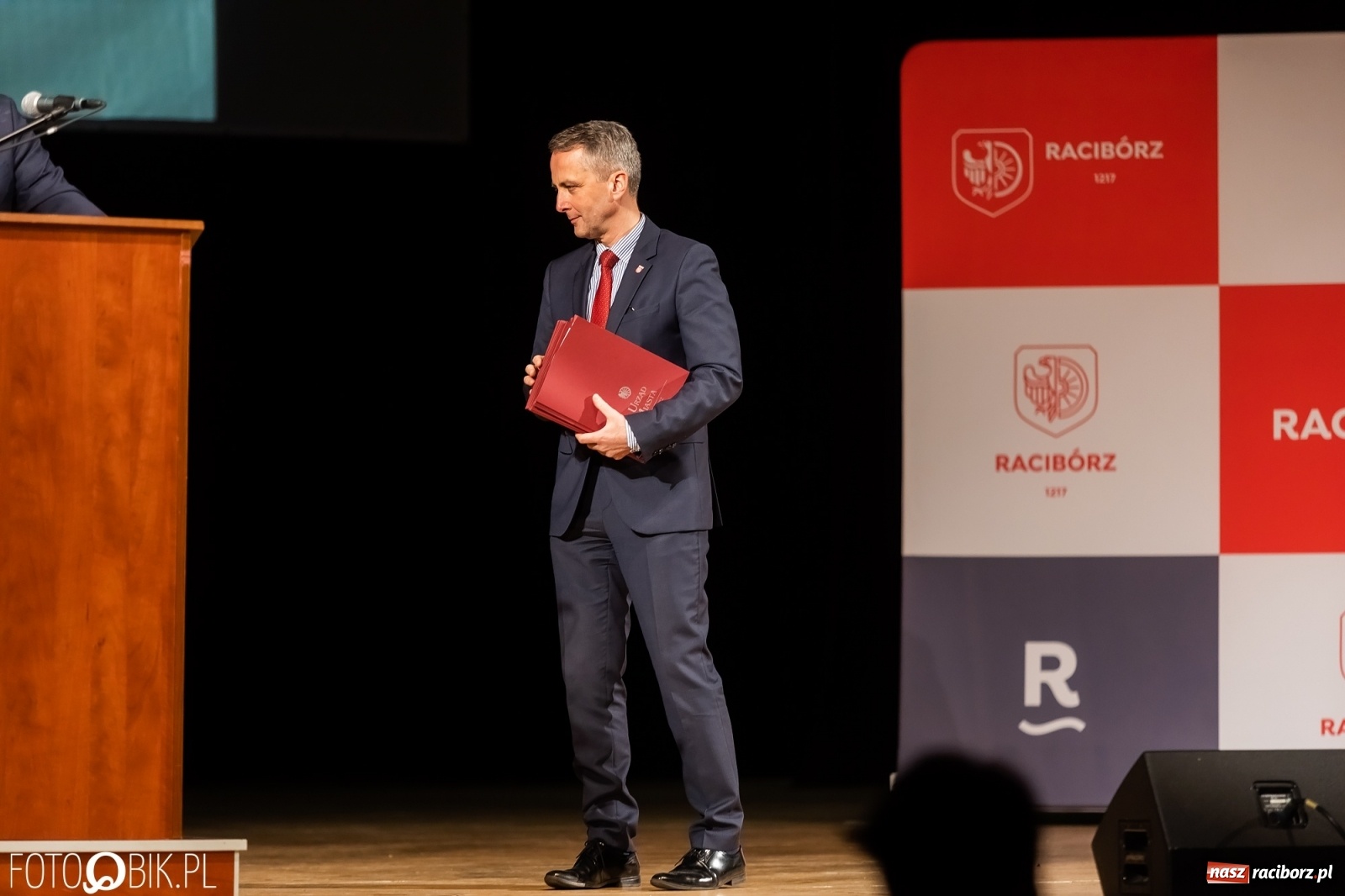 Zdjęcie w galerii na portalu naszraciborz.pl: Raciborskie prymuski i prymusi nagrodzeni wiadomości z regionu