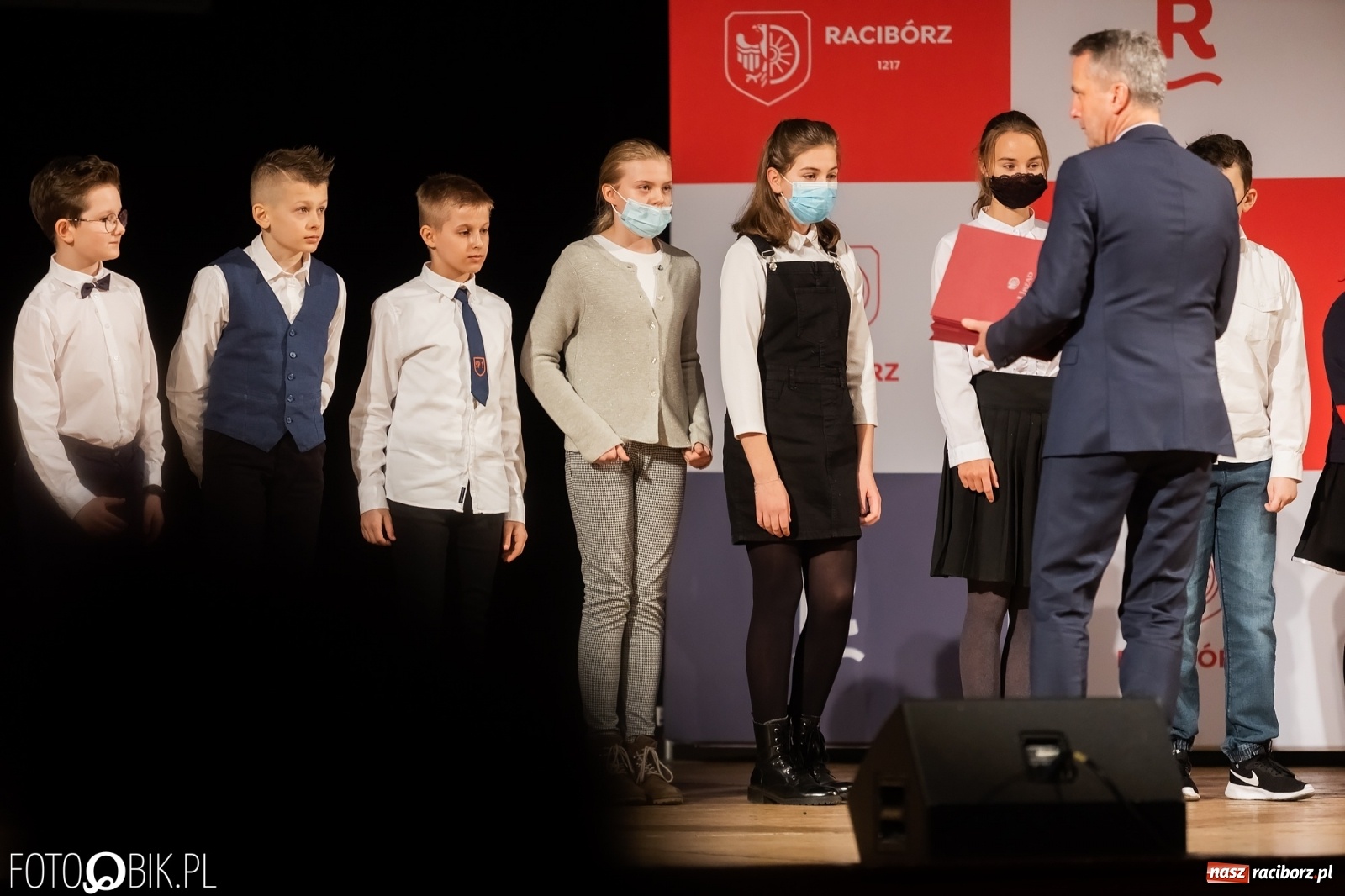 Zdjęcie w galerii na portalu naszraciborz.pl: Raciborskie prymuski i prymusi nagrodzeni wiadomości z regionu