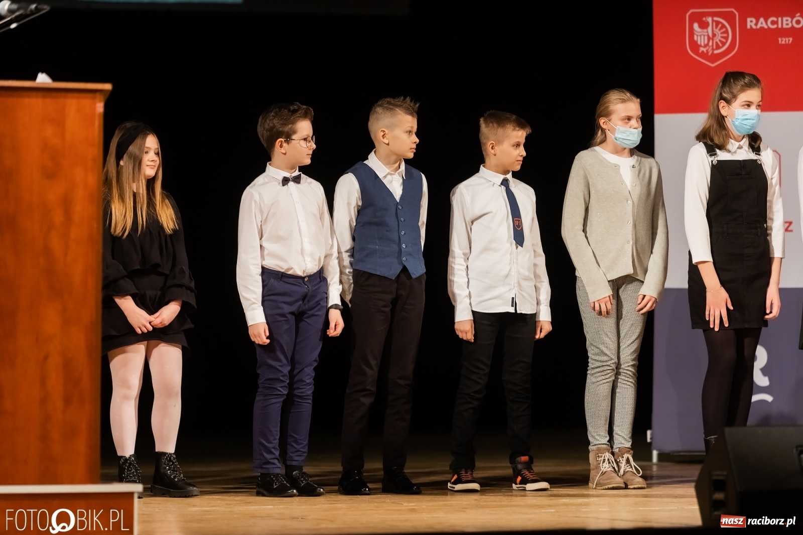 Zdjęcie w galerii na portalu naszraciborz.pl: Raciborskie prymuski i prymusi nagrodzeni wiadomości z regionu