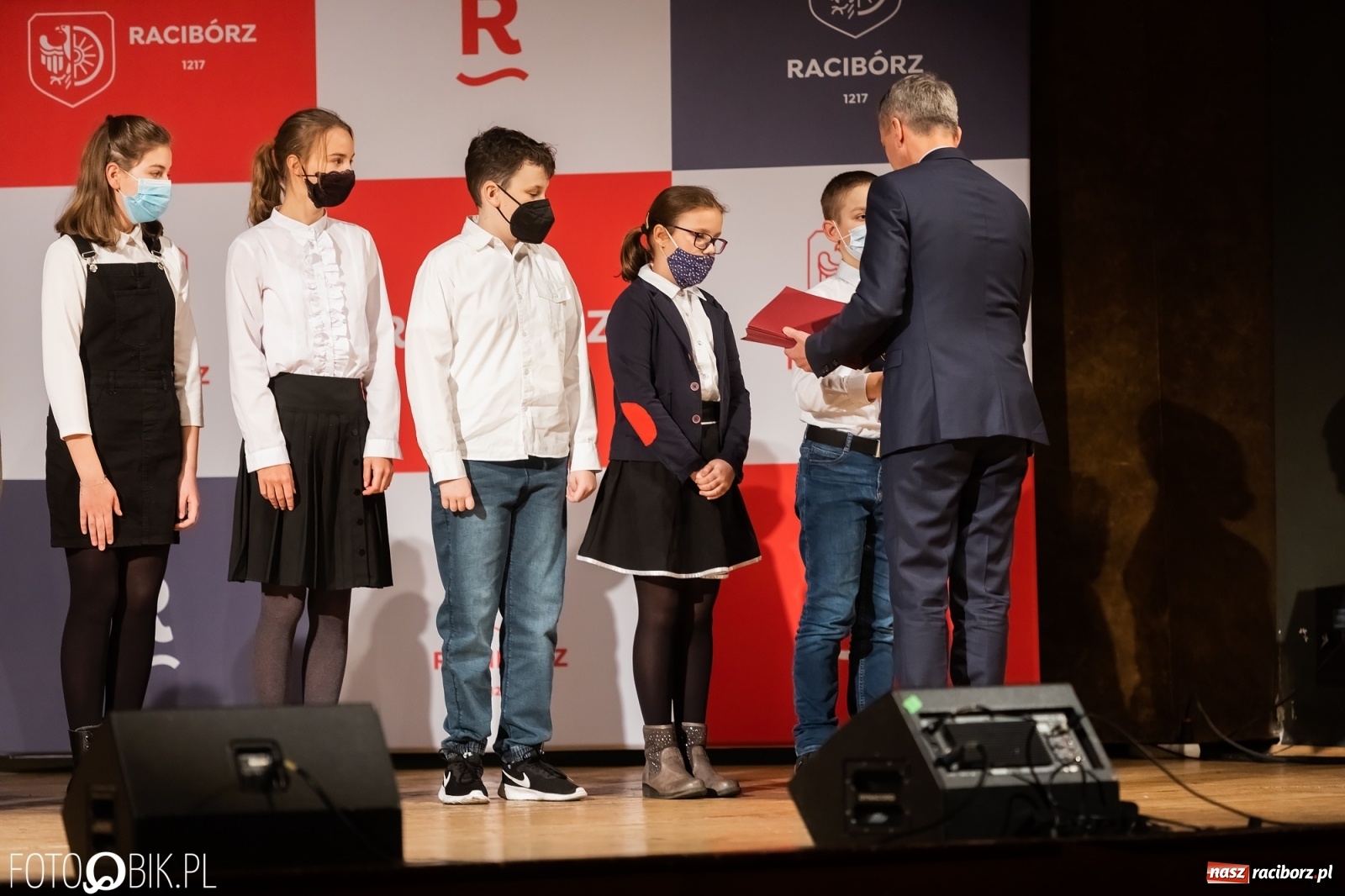 Zdjęcie w galerii na portalu naszraciborz.pl: Raciborskie prymuski i prymusi nagrodzeni wiadomości z regionu