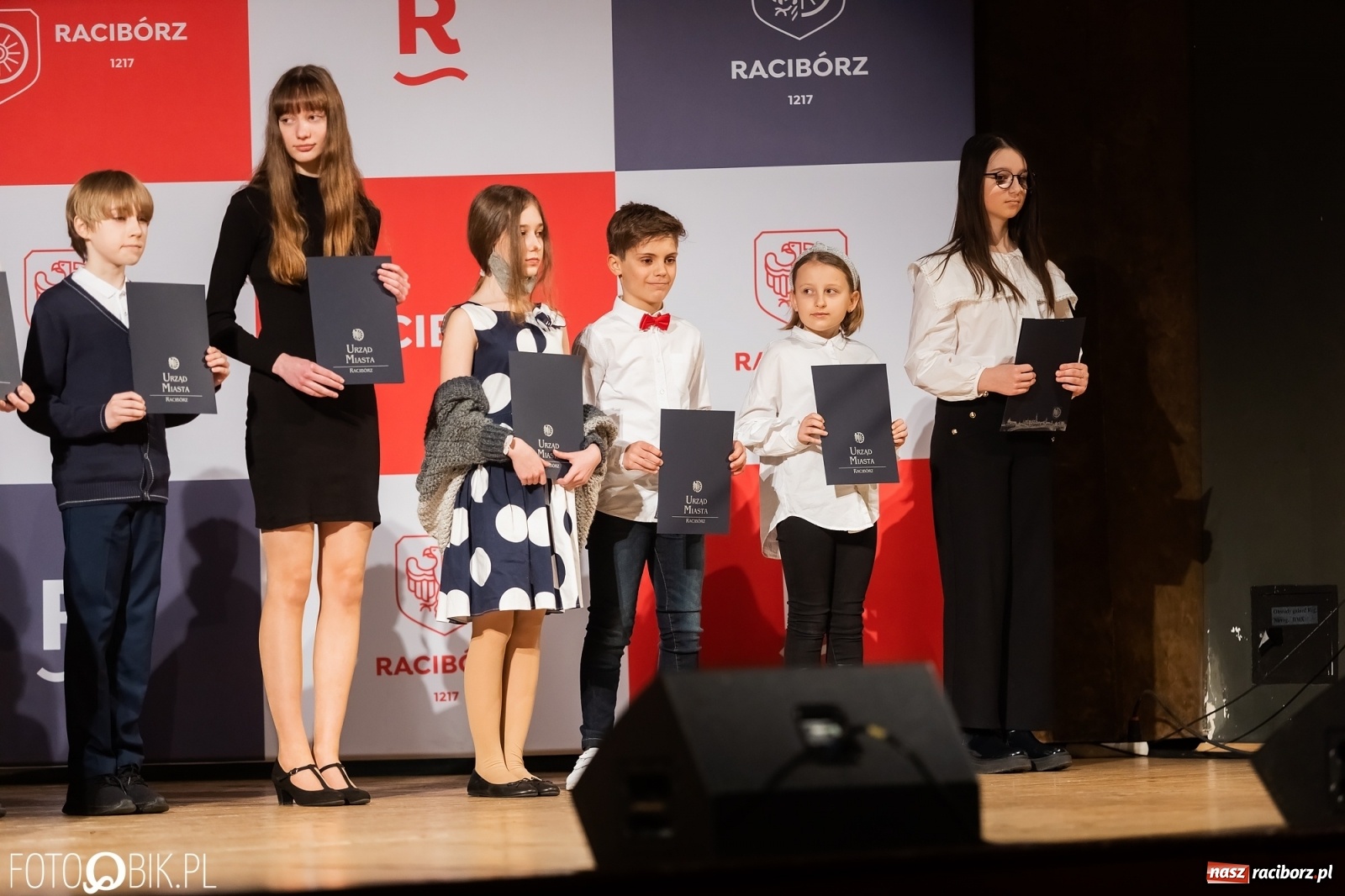 Zdjęcie w galerii na portalu naszraciborz.pl: Raciborskie prymuski i prymusi nagrodzeni wiadomości z regionu