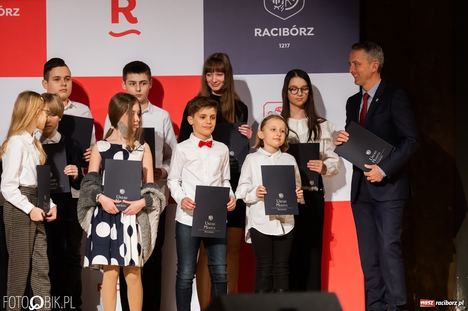 Zdjęcie w galerii na portalu naszraciborz.pl: Raciborskie prymuski i prymusi nagrodzeni wiadomości z regionu