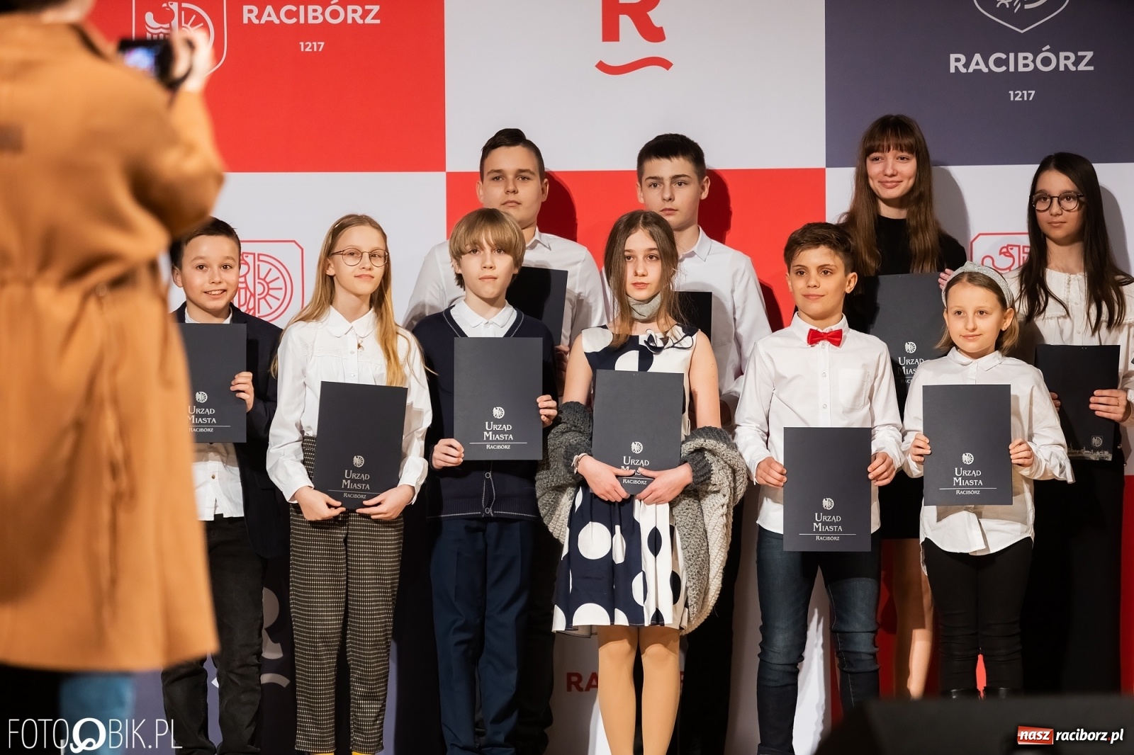 Zdjęcie w galerii na portalu naszraciborz.pl: Raciborskie prymuski i prymusi nagrodzeni wiadomości z regionu