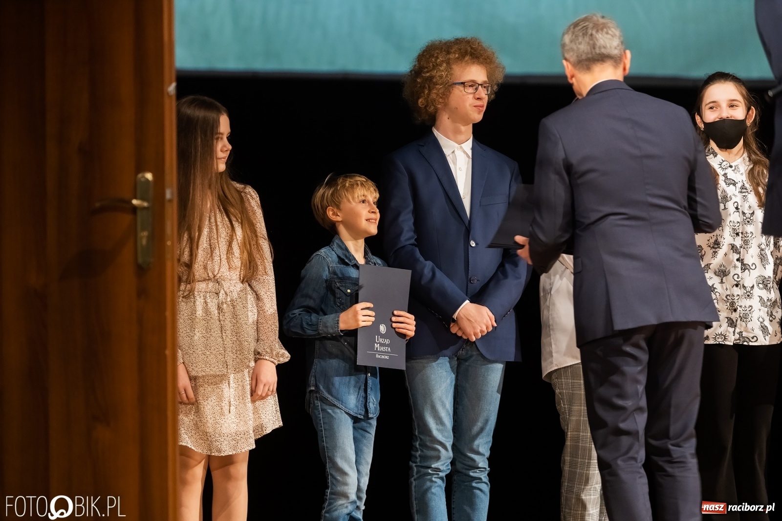 Zdjęcie w galerii na portalu naszraciborz.pl: Raciborskie prymuski i prymusi nagrodzeni wiadomości z regionu