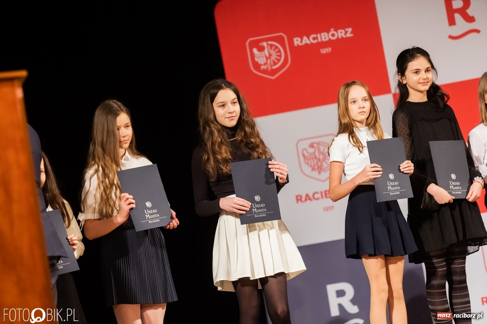 Zdjęcie w galerii na portalu naszraciborz.pl: Raciborskie prymuski i prymusi nagrodzeni wiadomości z regionu