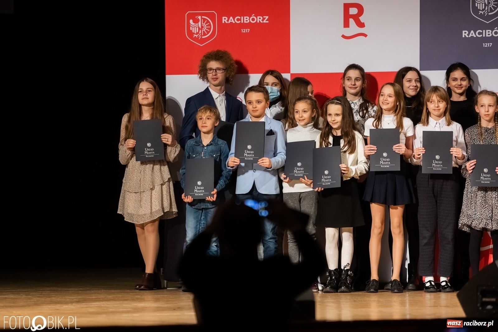 Zdjęcie w galerii na portalu naszraciborz.pl: Raciborskie prymuski i prymusi nagrodzeni wiadomości z regionu