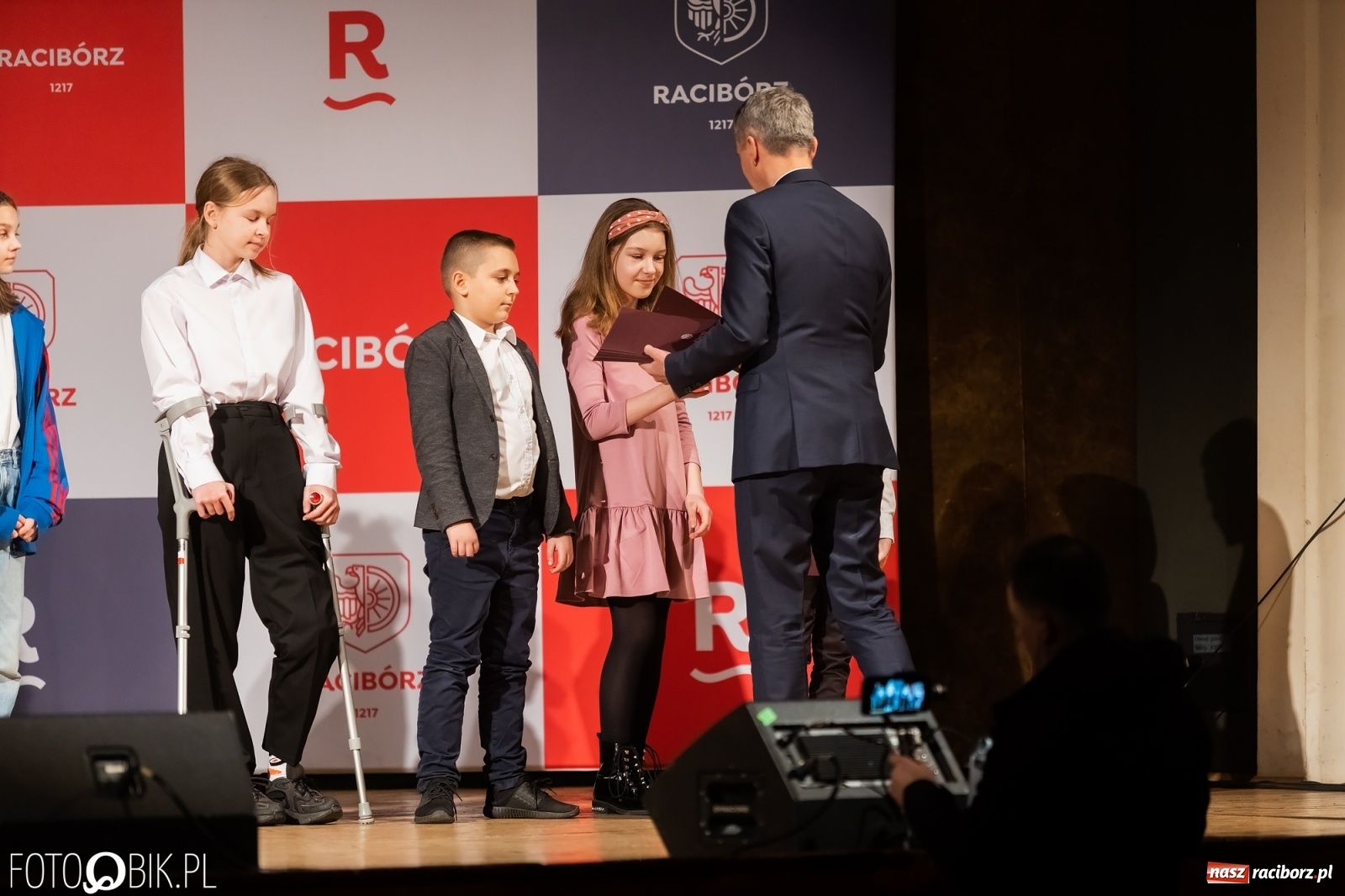 Zdjęcie w galerii na portalu naszraciborz.pl: Raciborskie prymuski i prymusi nagrodzeni wiadomości z regionu