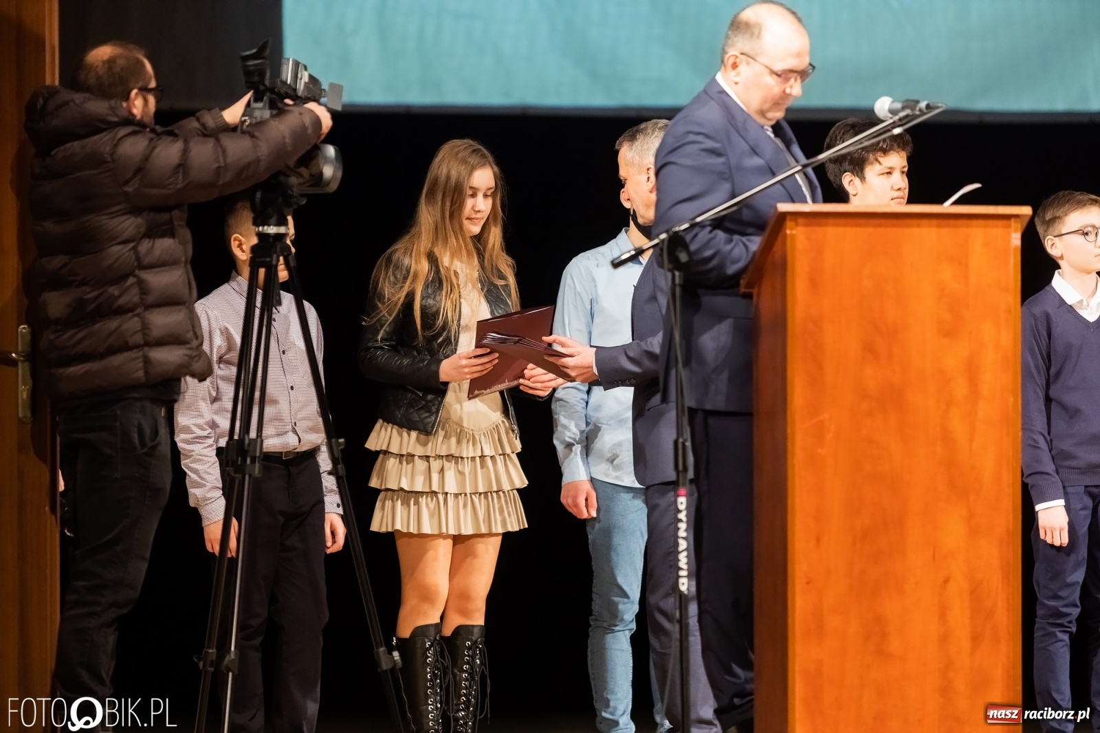 Zdjęcie w galerii na portalu naszraciborz.pl: Raciborskie prymuski i prymusi nagrodzeni wiadomości z regionu