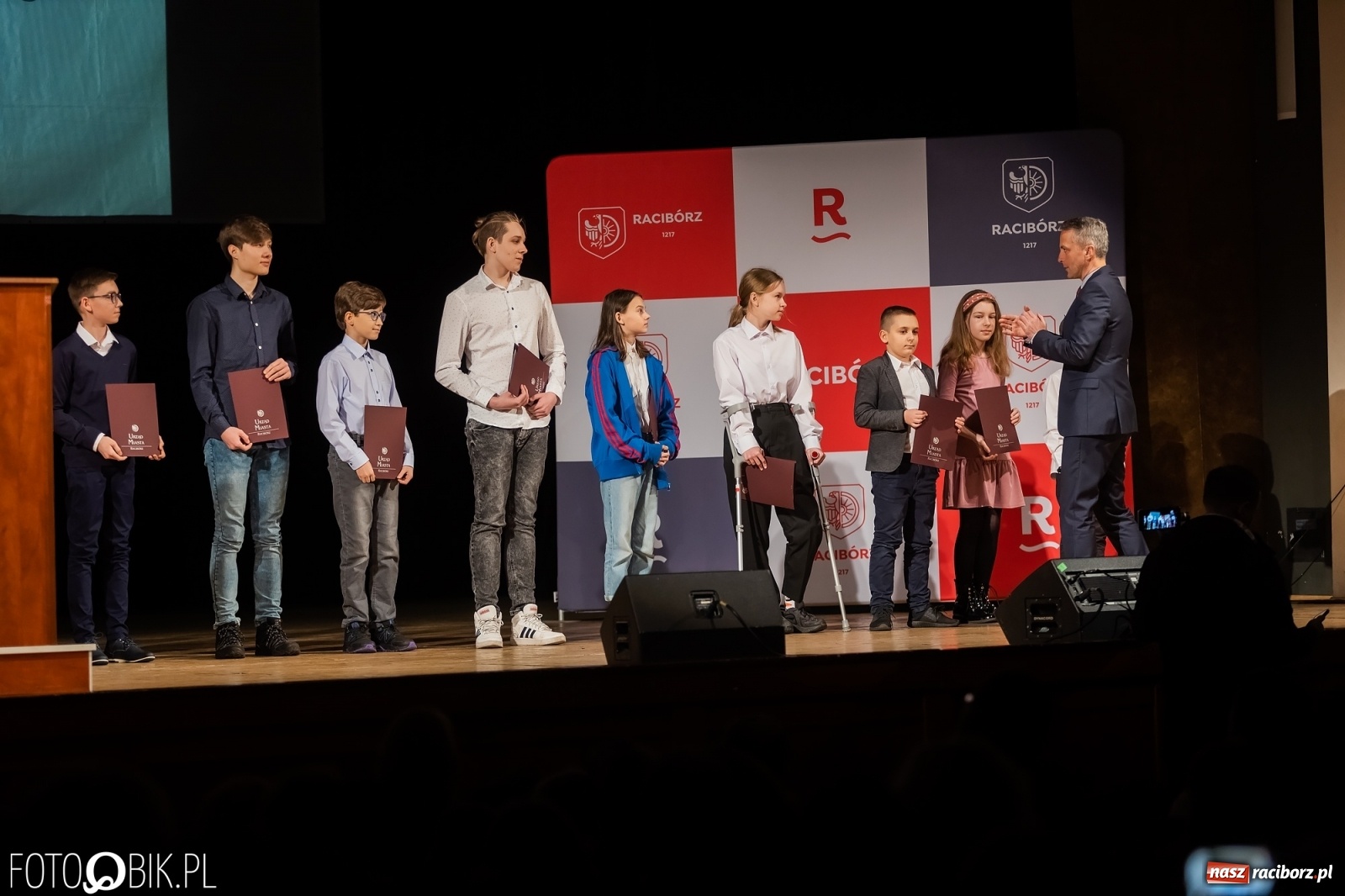 Zdjęcie w galerii na portalu naszraciborz.pl: Raciborskie prymuski i prymusi nagrodzeni wiadomości z regionu