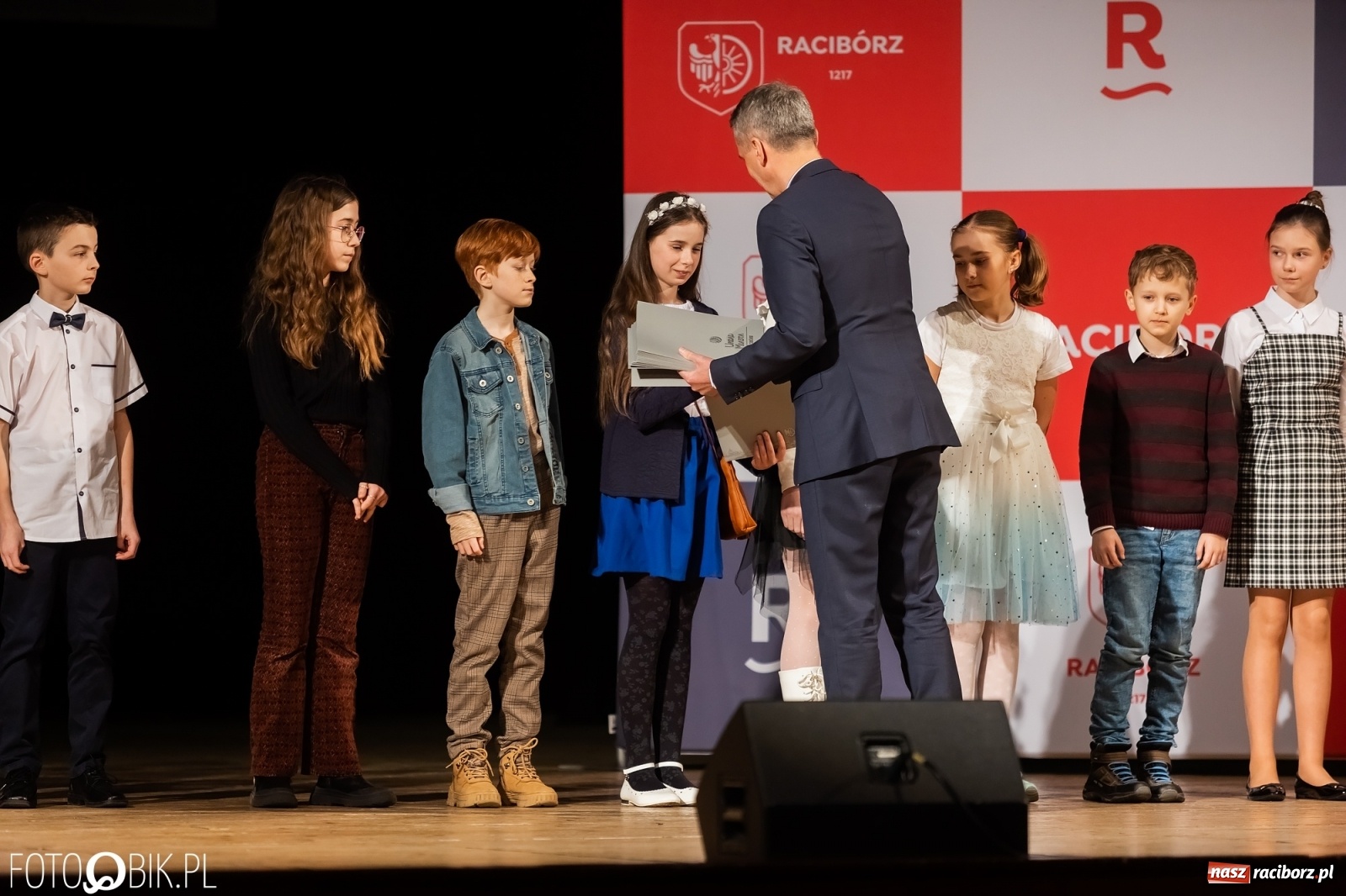 Zdjęcie w galerii na portalu naszraciborz.pl: Raciborskie prymuski i prymusi nagrodzeni wiadomości z regionu
