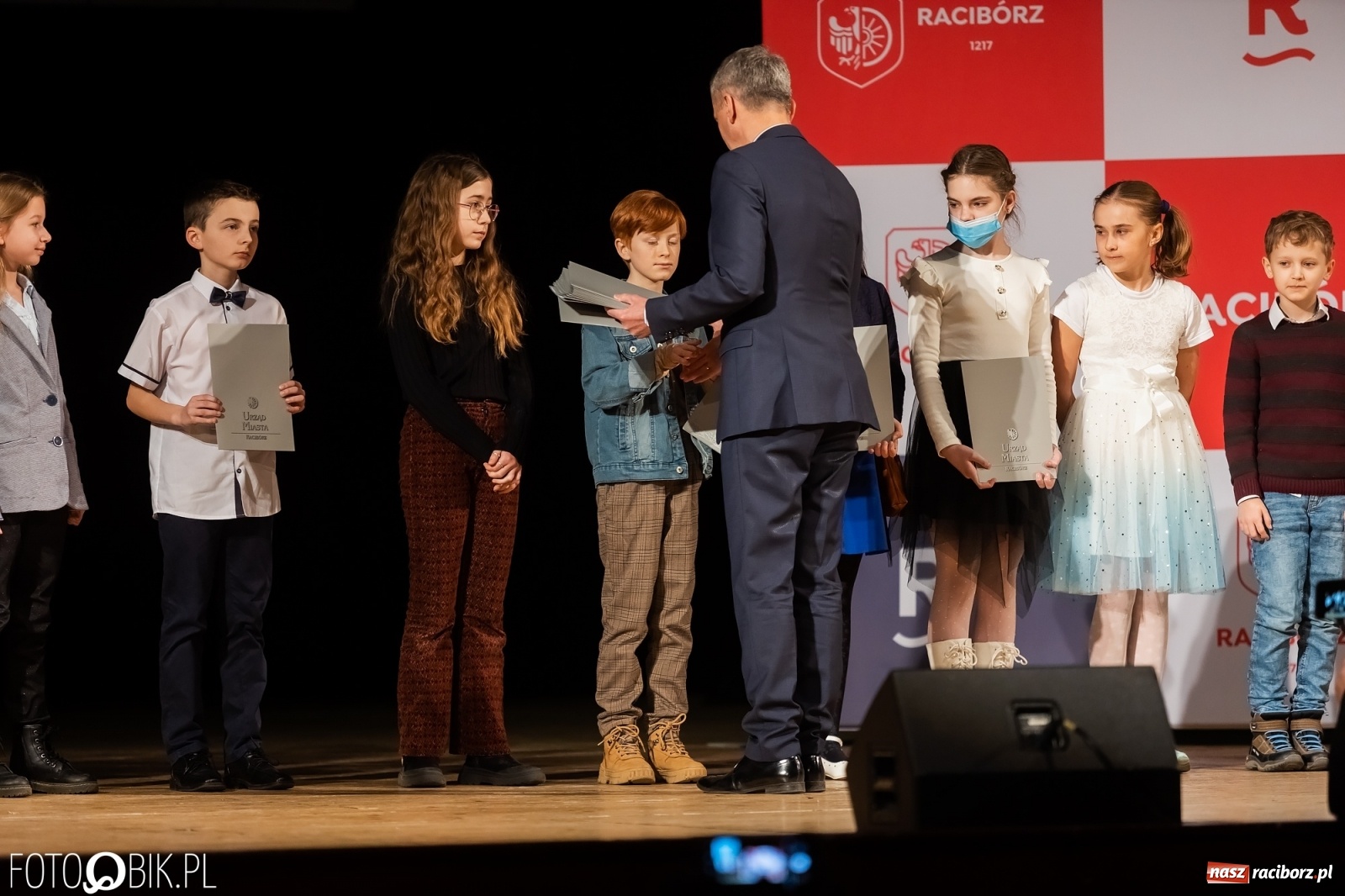 Zdjęcie w galerii na portalu naszraciborz.pl: Raciborskie prymuski i prymusi nagrodzeni wiadomości z regionu