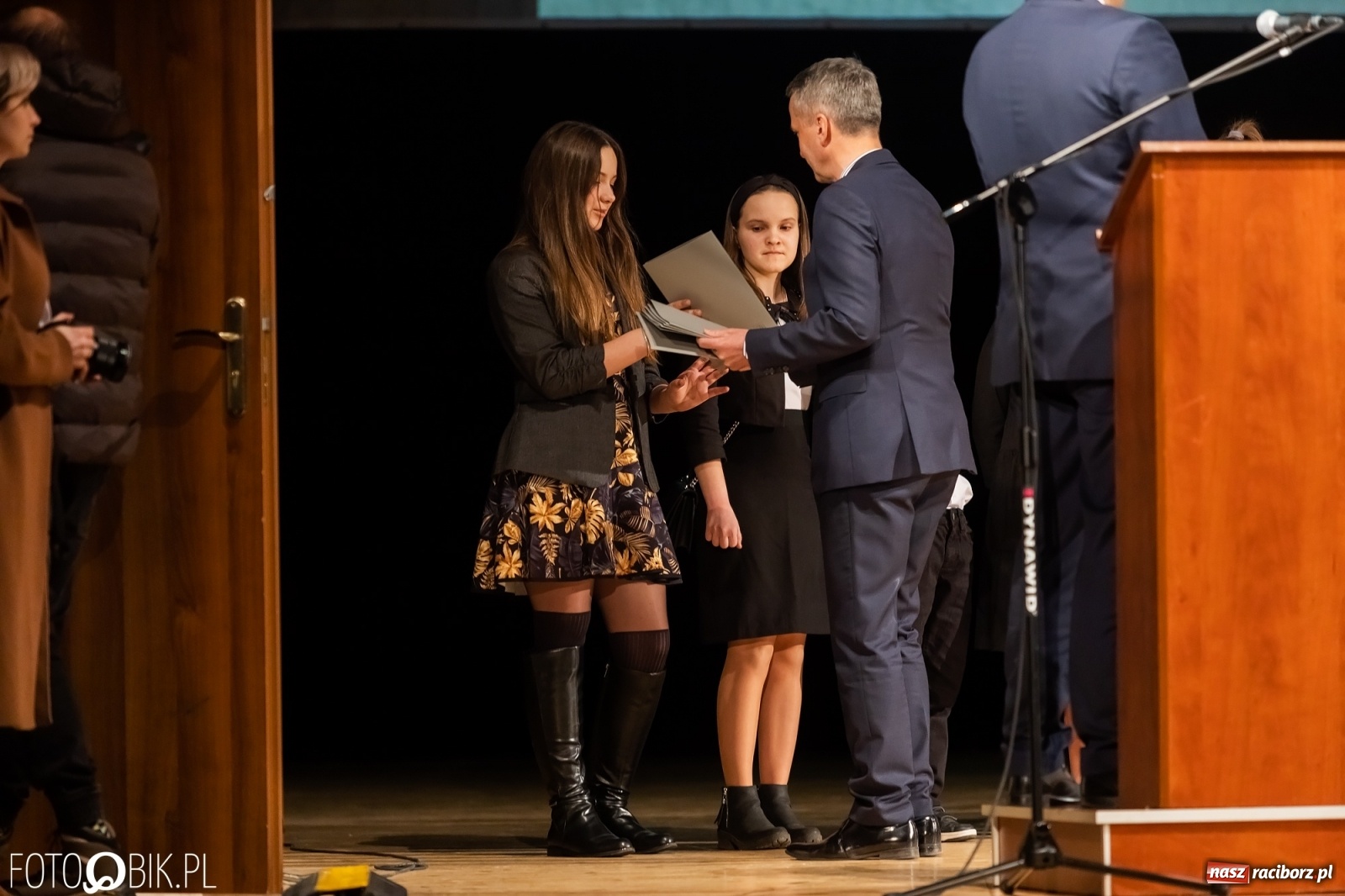Zdjęcie w galerii na portalu naszraciborz.pl: Raciborskie prymuski i prymusi nagrodzeni wiadomości z regionu