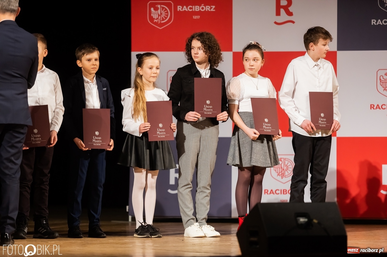 Zdjęcie w galerii na portalu naszraciborz.pl: Raciborskie prymuski i prymusi nagrodzeni wiadomości z regionu