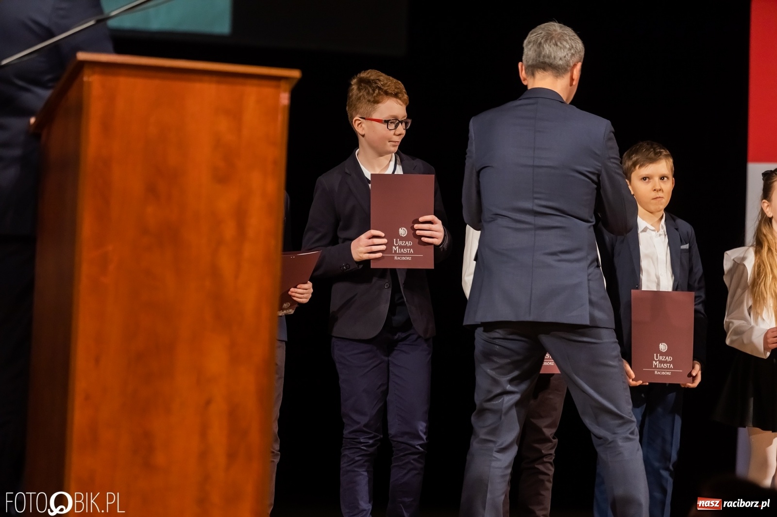 Zdjęcie w galerii na portalu naszraciborz.pl: Raciborskie prymuski i prymusi nagrodzeni wiadomości z regionu
