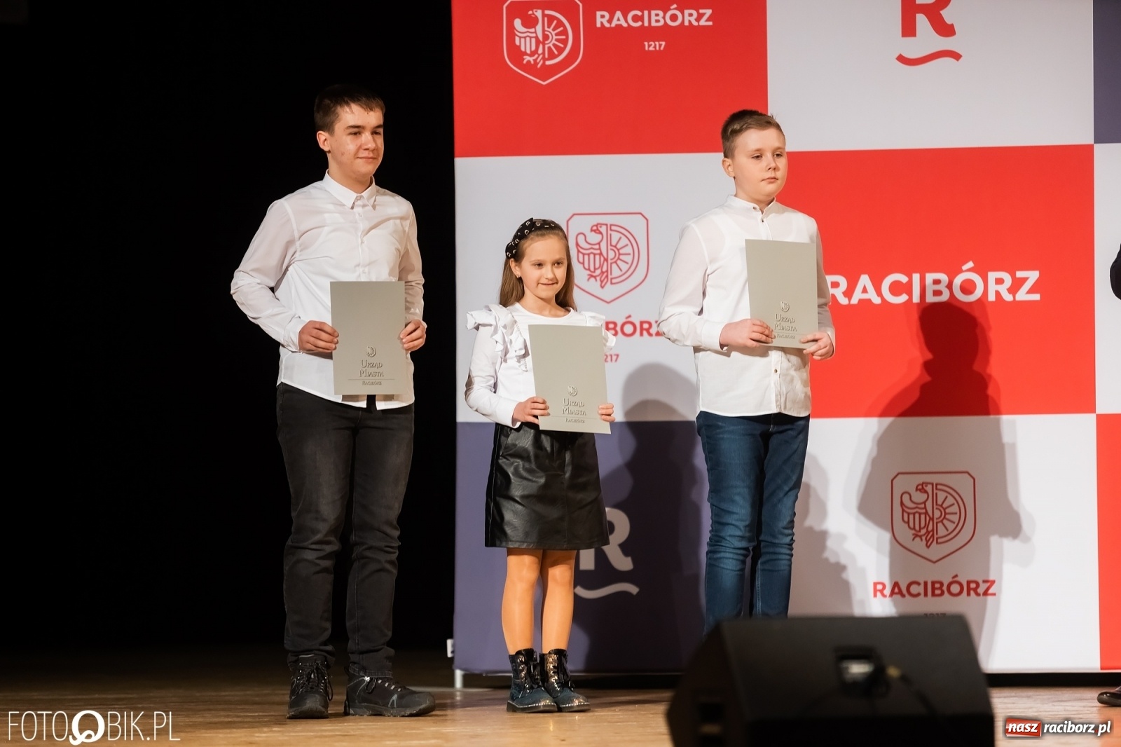 Zdjęcie w galerii na portalu naszraciborz.pl: Raciborskie prymuski i prymusi nagrodzeni wiadomości z regionu