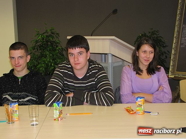 Zdjęcie w galerii na portalu naszraciborz.pl: Gimnazjaliści o rolnictwie wiadomości z regionu