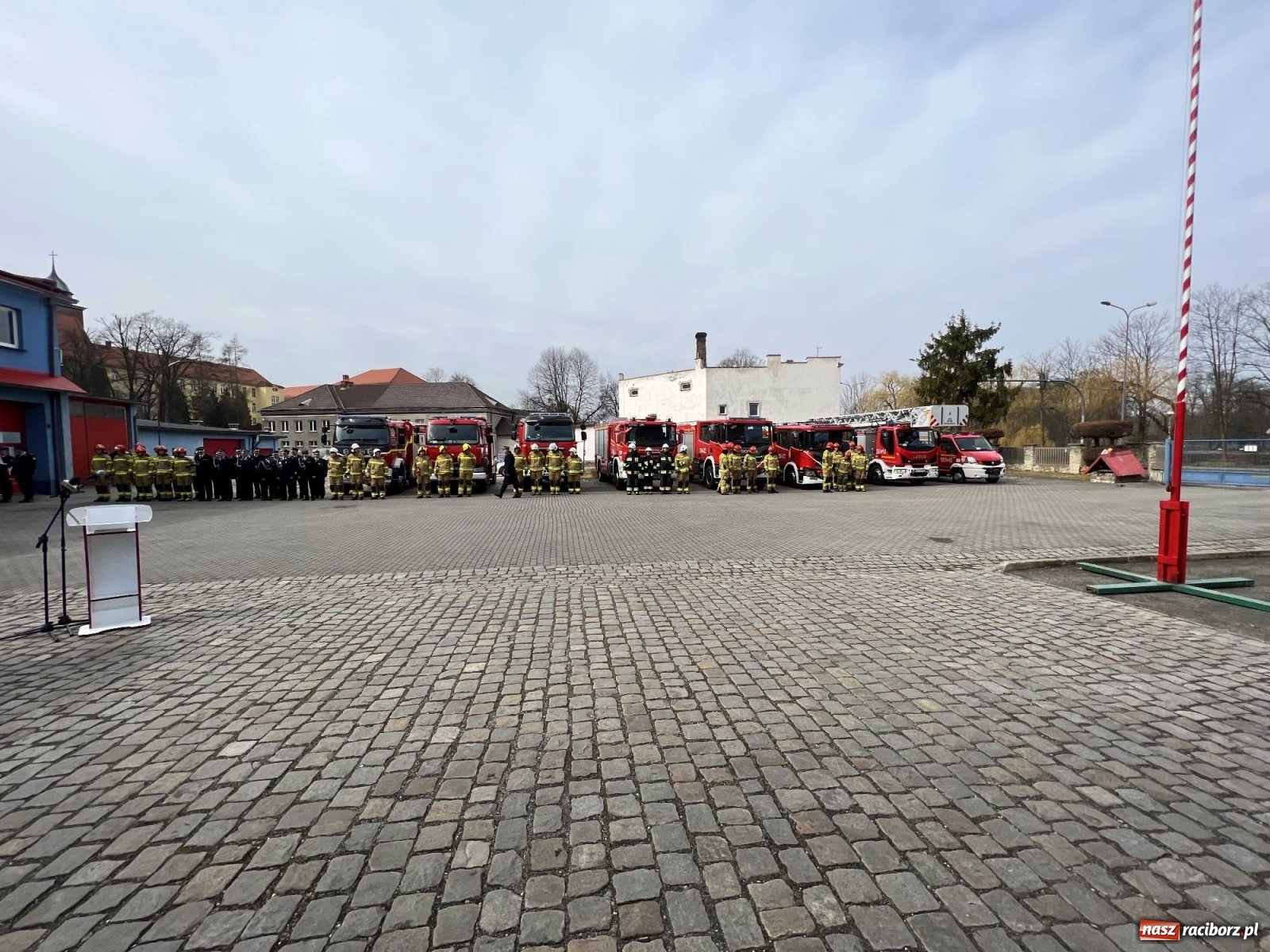 Zdjęcie w galerii na portalu naszraciborz.pl: Wozy przekazane, jednostki włączone, teraz czas na nową komendę [FOTO i WIDEO] wiadomości z regionu