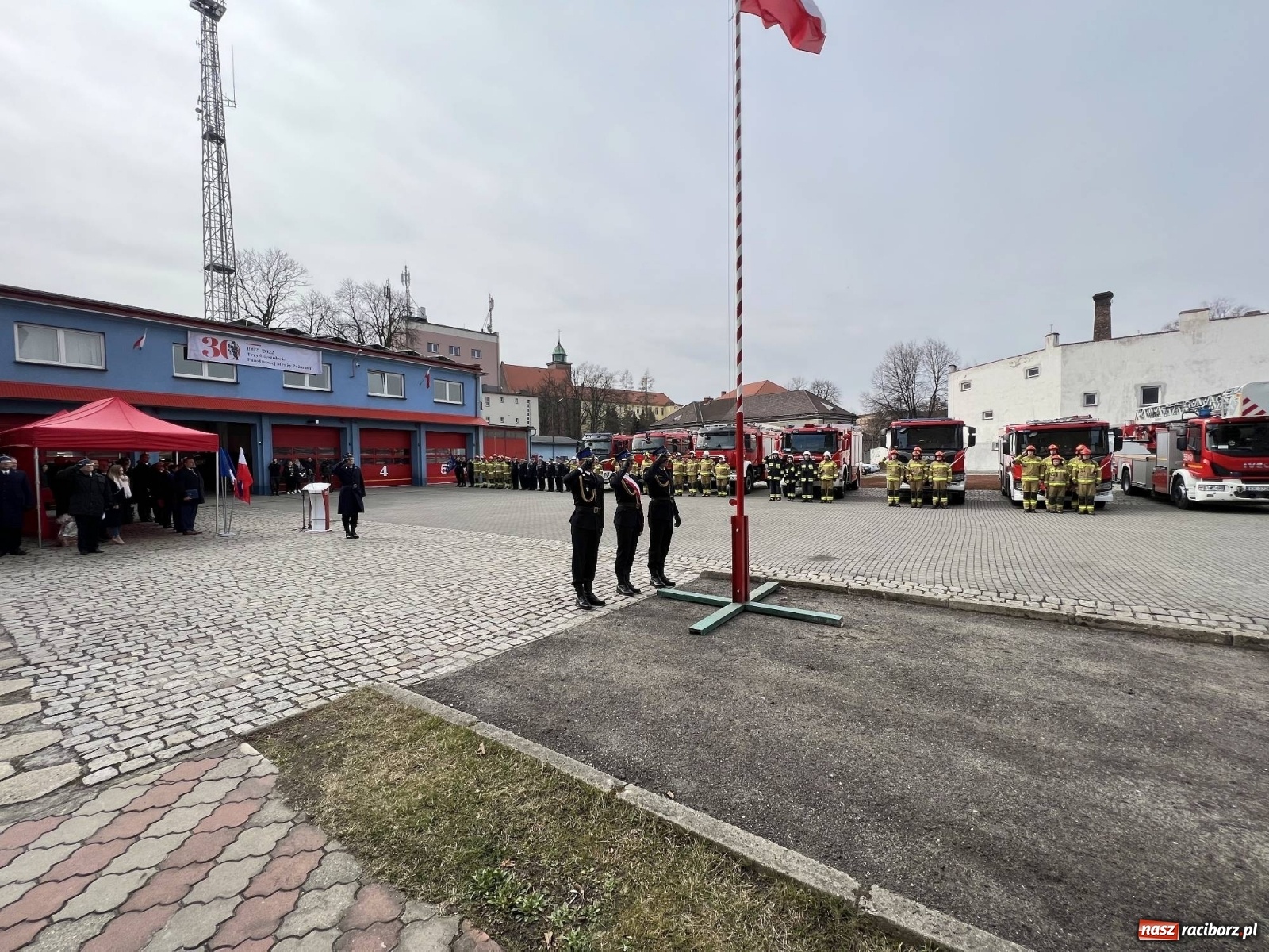 Zdjęcie w galerii na portalu naszraciborz.pl: Wozy przekazane, jednostki włączone, teraz czas na nową komendę [FOTO i WIDEO] wiadomości z regionu