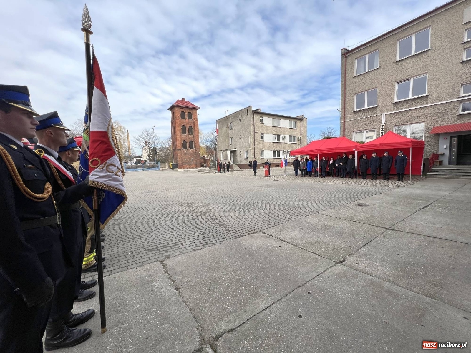 Zdjęcie w galerii na portalu naszraciborz.pl: Wozy przekazane, jednostki włączone, teraz czas na nową komendę [FOTO i WIDEO] wiadomości z regionu