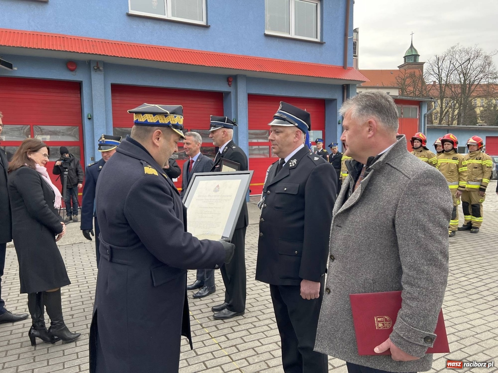 Zdjęcie w galerii na portalu naszraciborz.pl: Wozy przekazane, jednostki włączone, teraz czas na nową komendę [FOTO i WIDEO] wiadomości z regionu