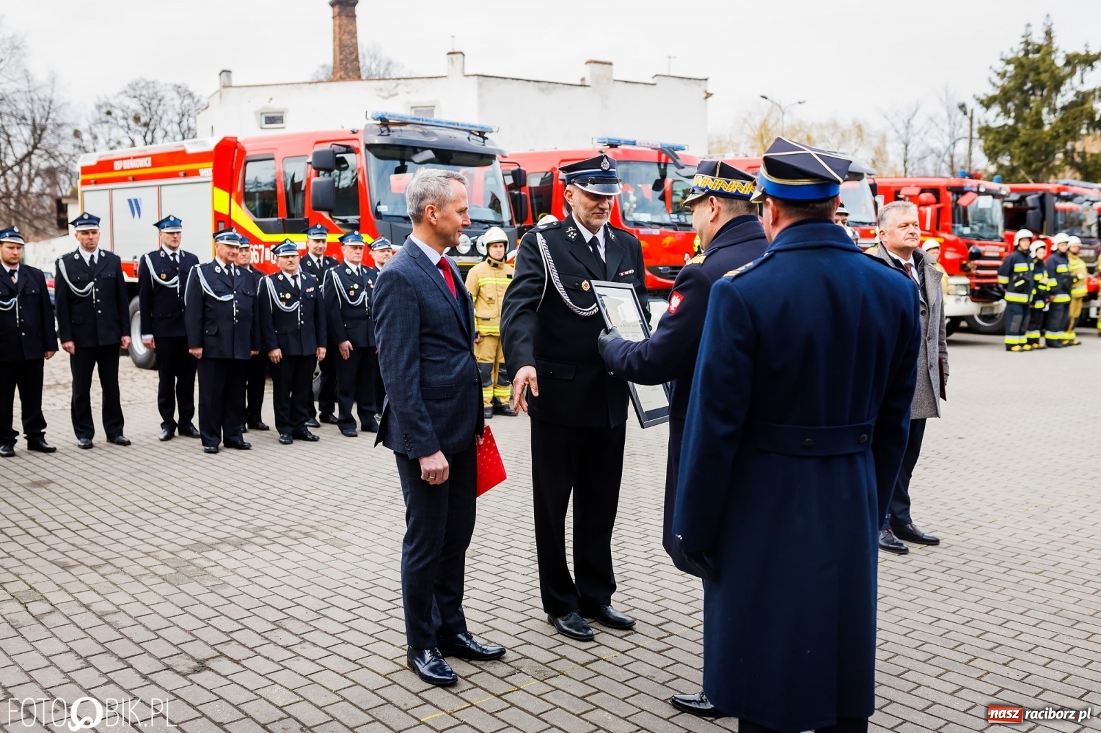 Zdjęcie w galerii na portalu naszraciborz.pl: Wozy przekazane, jednostki włączone, teraz czas na nową komendę [FOTO i WIDEO] wiadomości z regionu