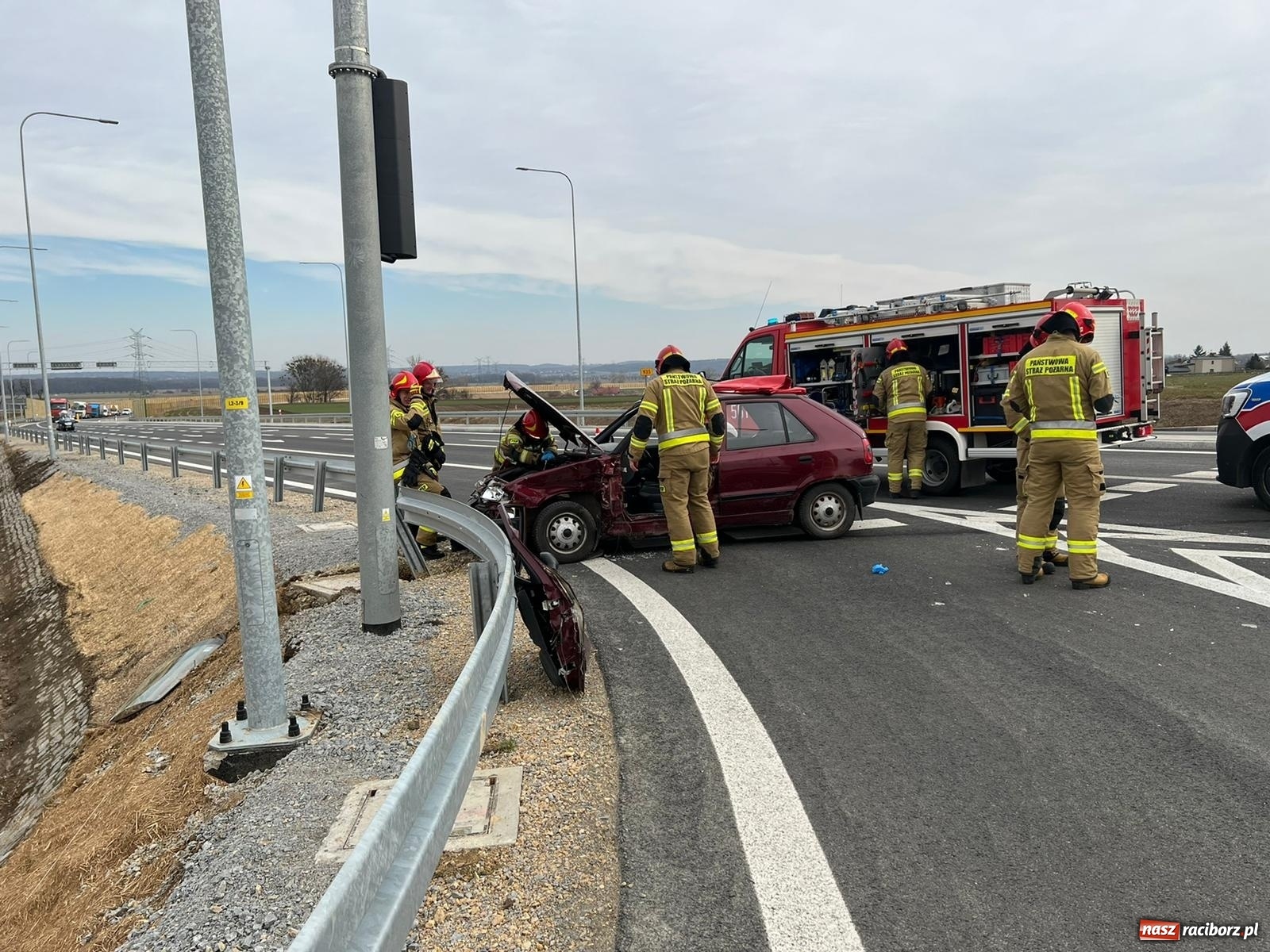 Zdjęcie w galerii na portalu naszraciborz.pl: Zderzenie citroena i skody na wschodniej obwodnicy Raciborza [FOTO]  wiadomości z regionu