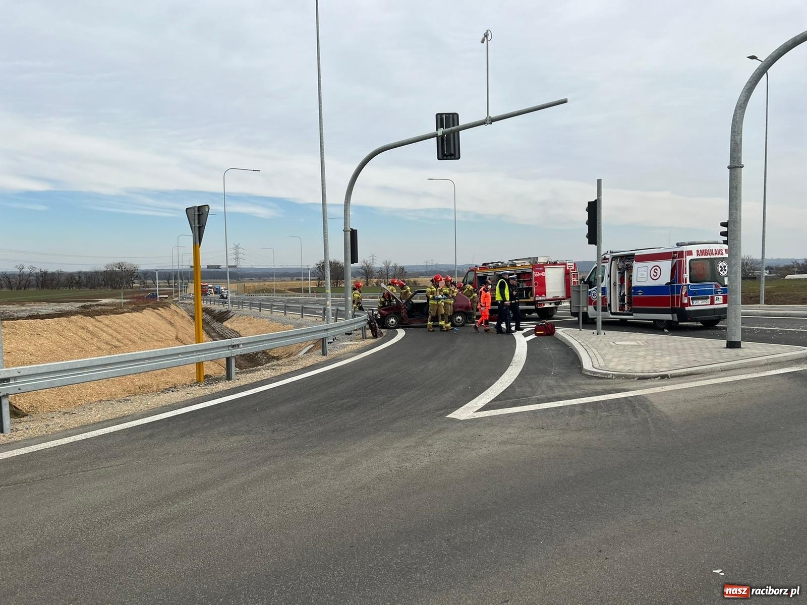 Zdjęcie w galerii na portalu naszraciborz.pl: Zderzenie citroena i skody na wschodniej obwodnicy Raciborza [FOTO]  wiadomości z regionu