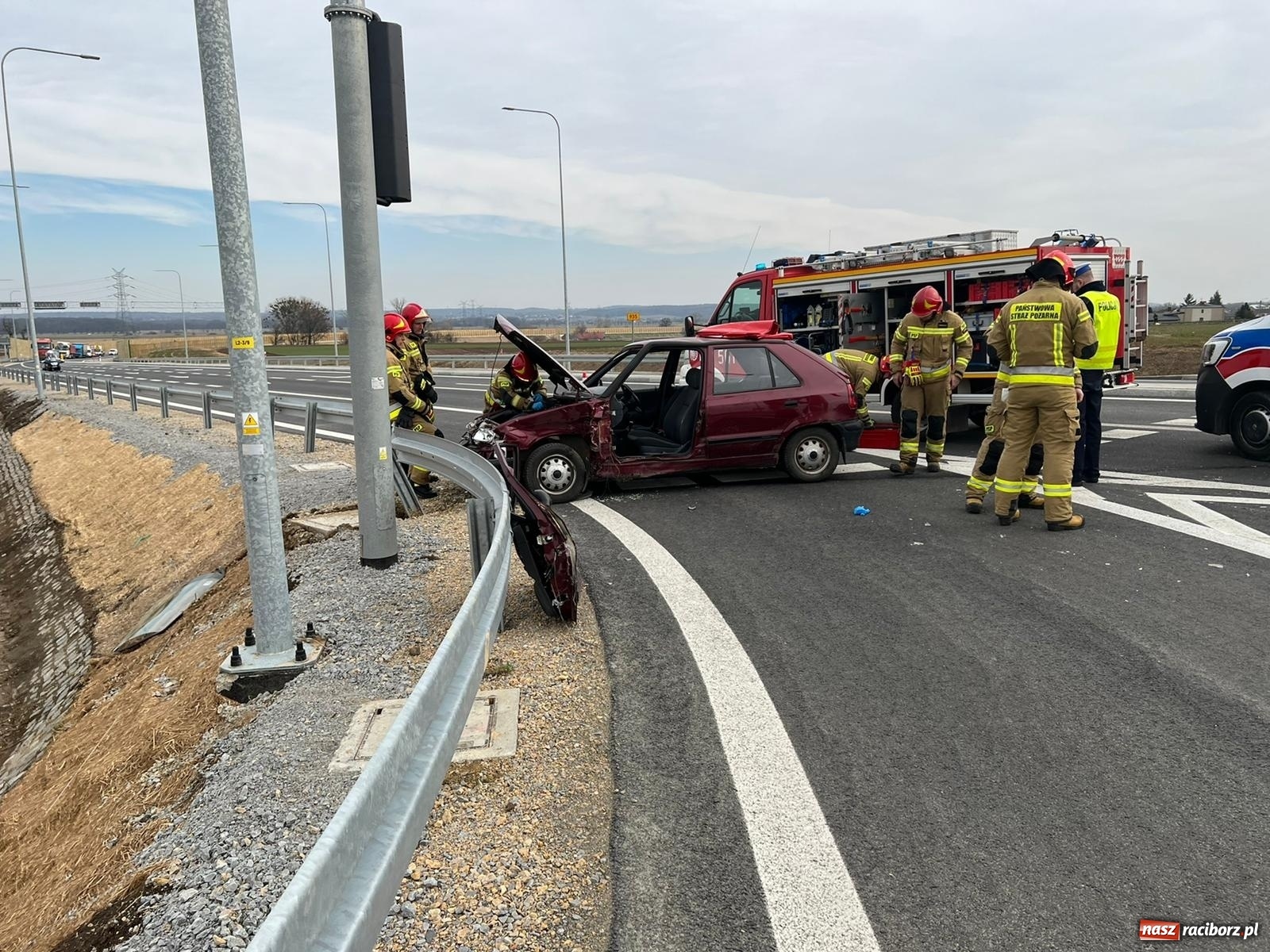 Zdjęcie w galerii na portalu naszraciborz.pl: Zderzenie citroena i skody na wschodniej obwodnicy Raciborza [FOTO]  wiadomości z regionu