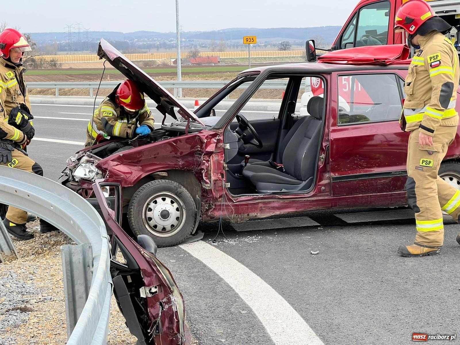 Zdjęcie w galerii na portalu naszraciborz.pl: Zderzenie citroena i skody na wschodniej obwodnicy Raciborza [FOTO]  wiadomości z regionu