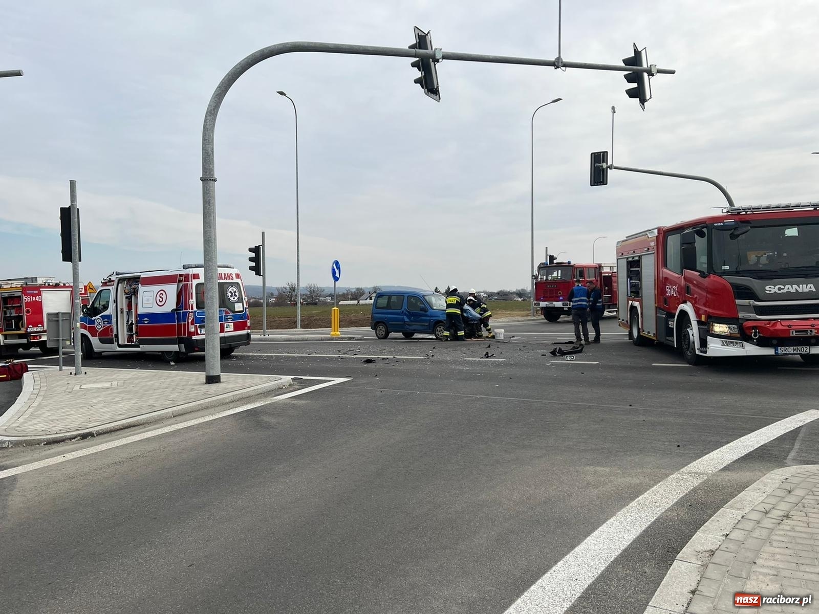 Zdjęcie w galerii na portalu naszraciborz.pl: Zderzenie citroena i skody na wschodniej obwodnicy Raciborza [FOTO]  wiadomości z regionu