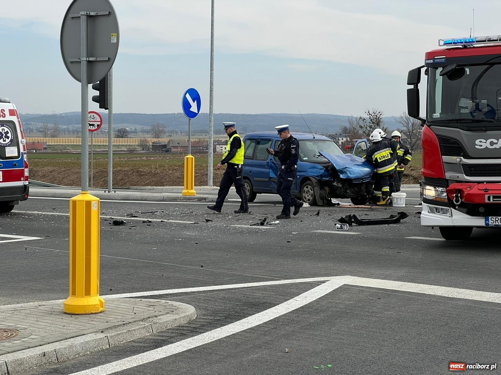 Zdjęcie w galerii na portalu naszraciborz.pl: Zderzenie citroena i skody na wschodniej obwodnicy Raciborza [FOTO]  wiadomości z regionu