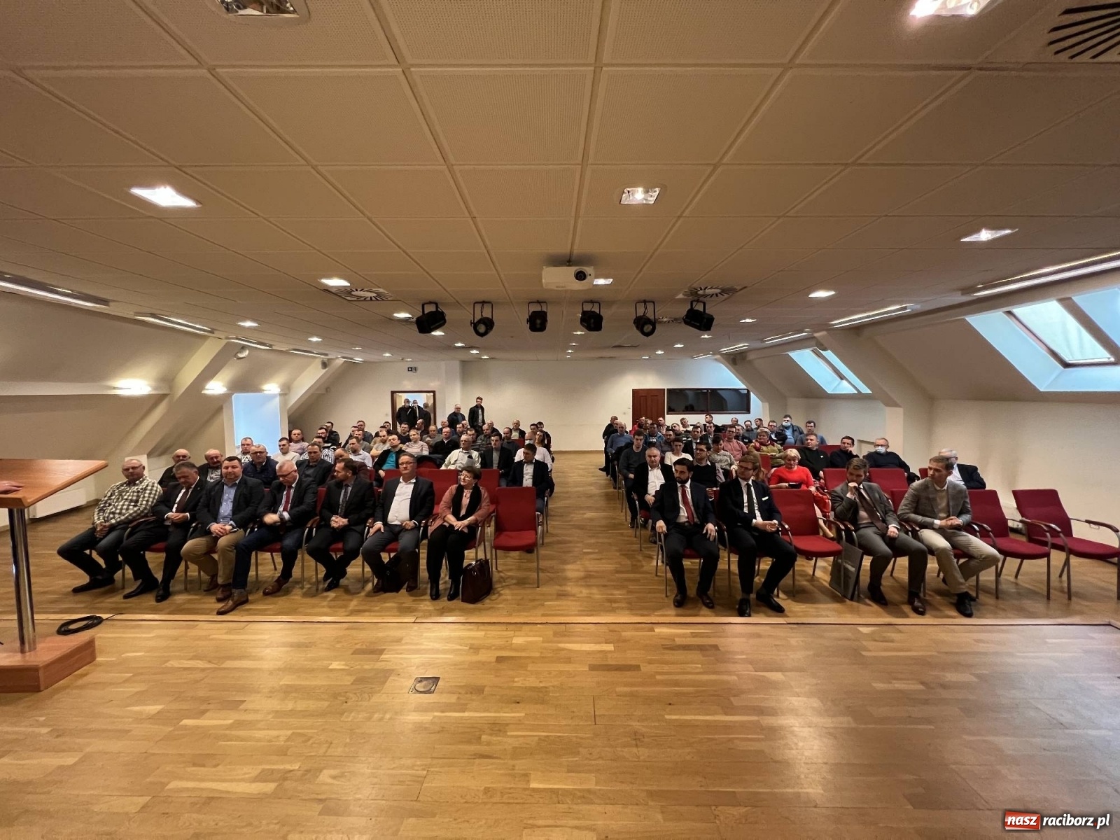 Zdjęcie w galerii na portalu naszraciborz.pl: O głodzie ziemi z wiceministrem na raciborskim zamku wiadomości z regionu