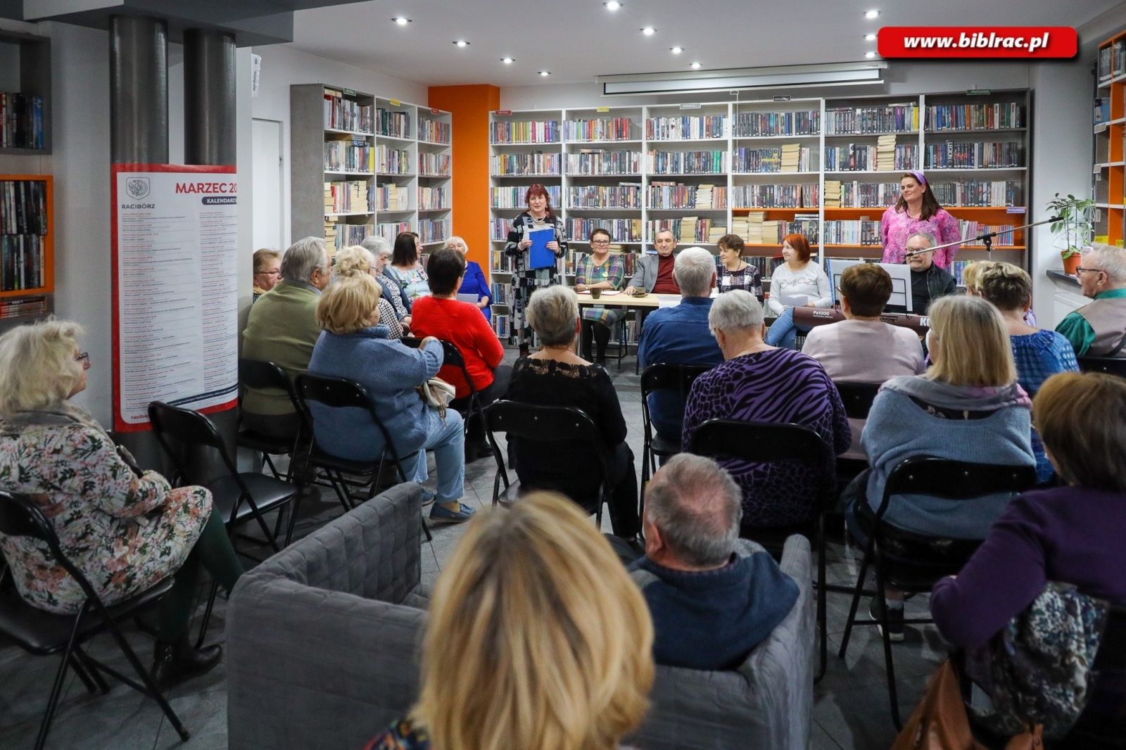 Zdjęcie w galerii na portalu naszraciborz.pl: Wyszukany humor i znane piosenki podczas spotkania O kobietach, dla kobiet wiadomości z regionu