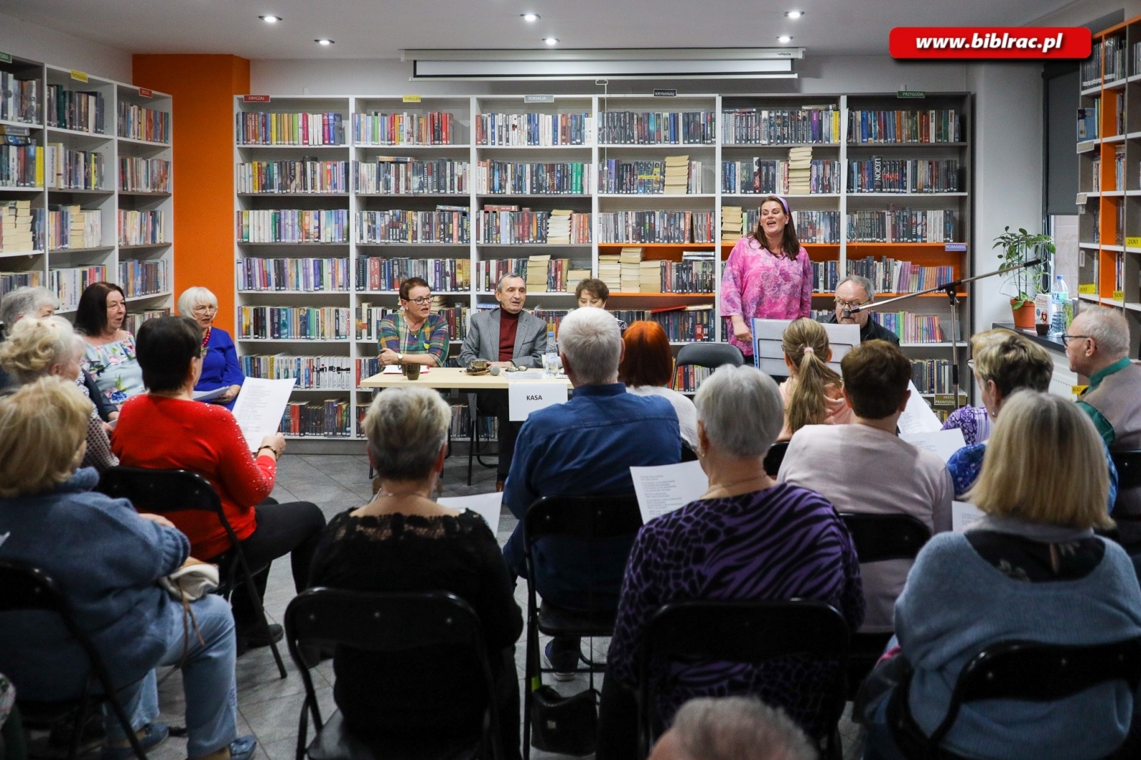 Zdjęcie w galerii na portalu naszraciborz.pl: Wyszukany humor i znane piosenki podczas spotkania O kobietach, dla kobiet wiadomości z regionu