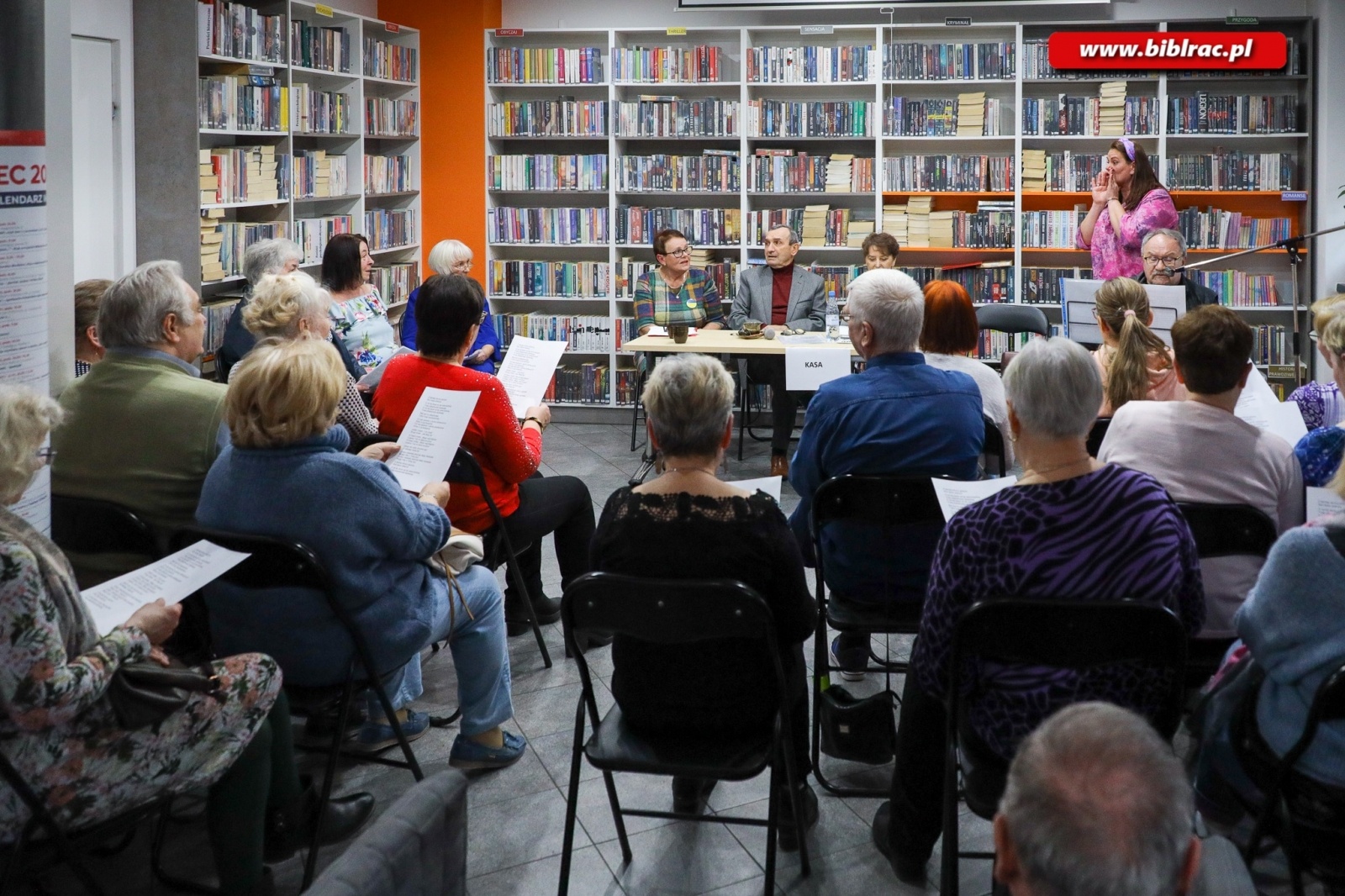 Zdjęcie w galerii na portalu naszraciborz.pl: Wyszukany humor i znane piosenki podczas spotkania O kobietach, dla kobiet wiadomości z regionu