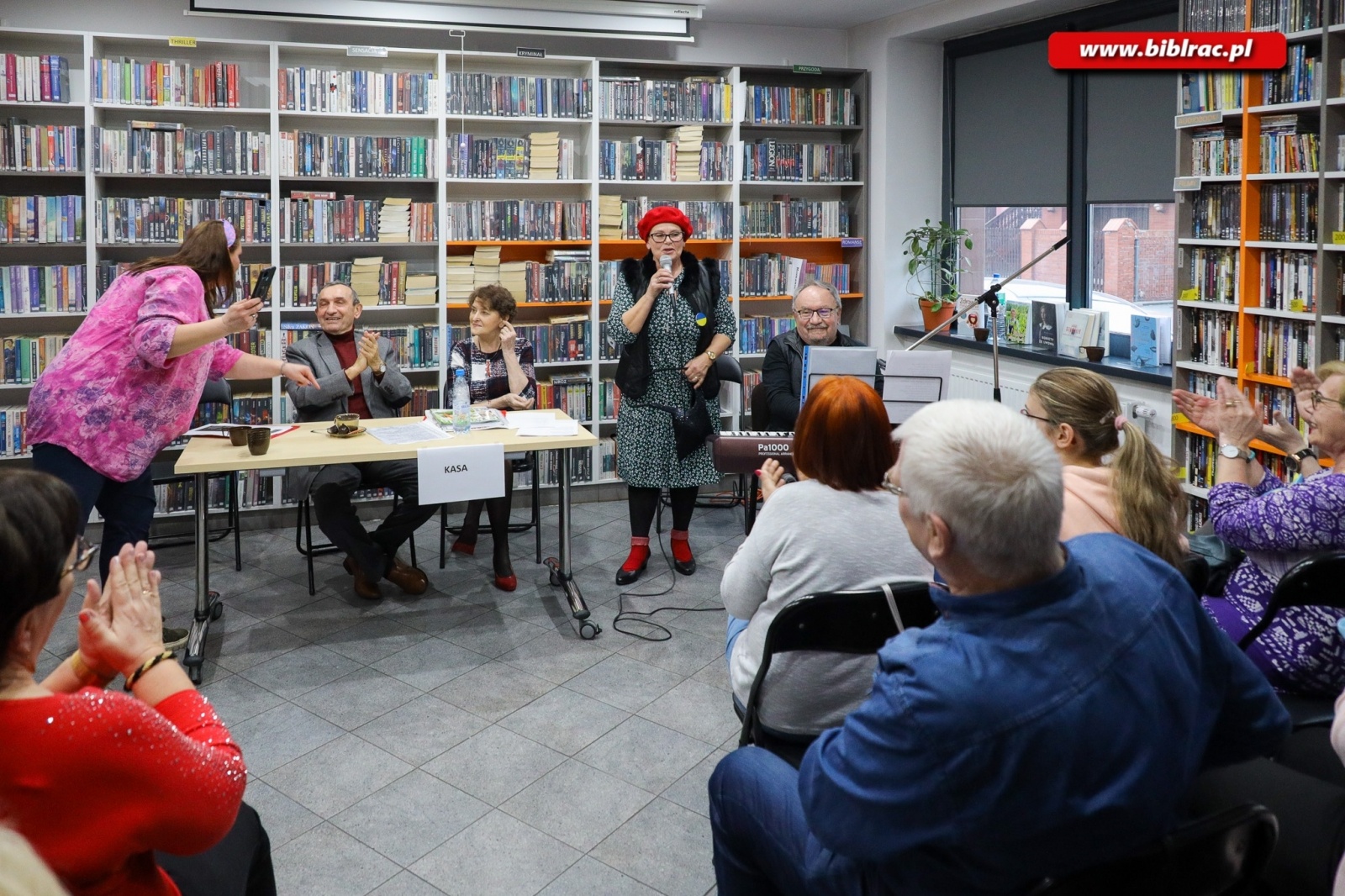 Zdjęcie w galerii na portalu naszraciborz.pl: Wyszukany humor i znane piosenki podczas spotkania O kobietach, dla kobiet wiadomości z regionu