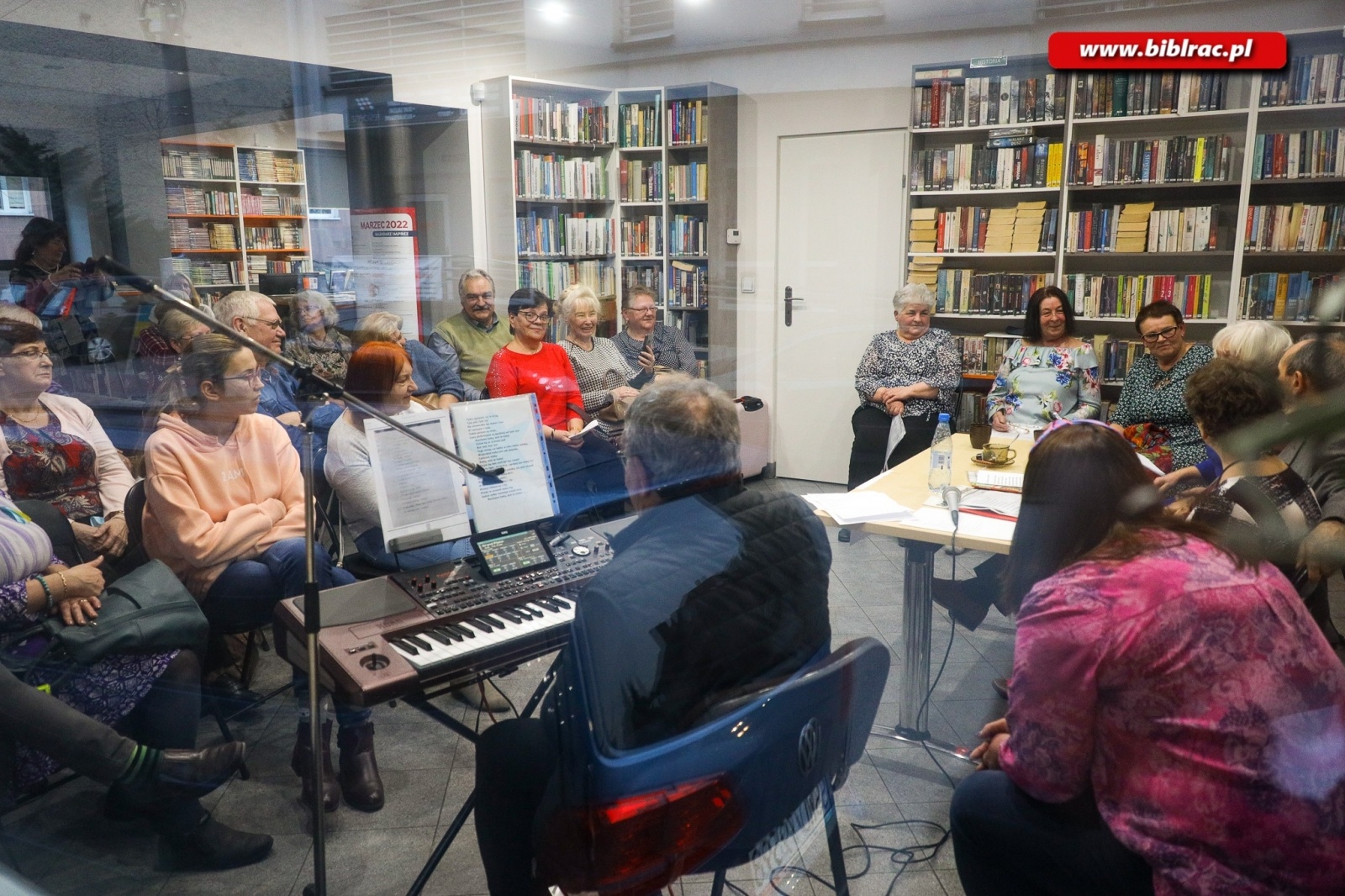 Zdjęcie w galerii na portalu naszraciborz.pl: Wyszukany humor i znane piosenki podczas spotkania O kobietach, dla kobiet wiadomości z regionu
