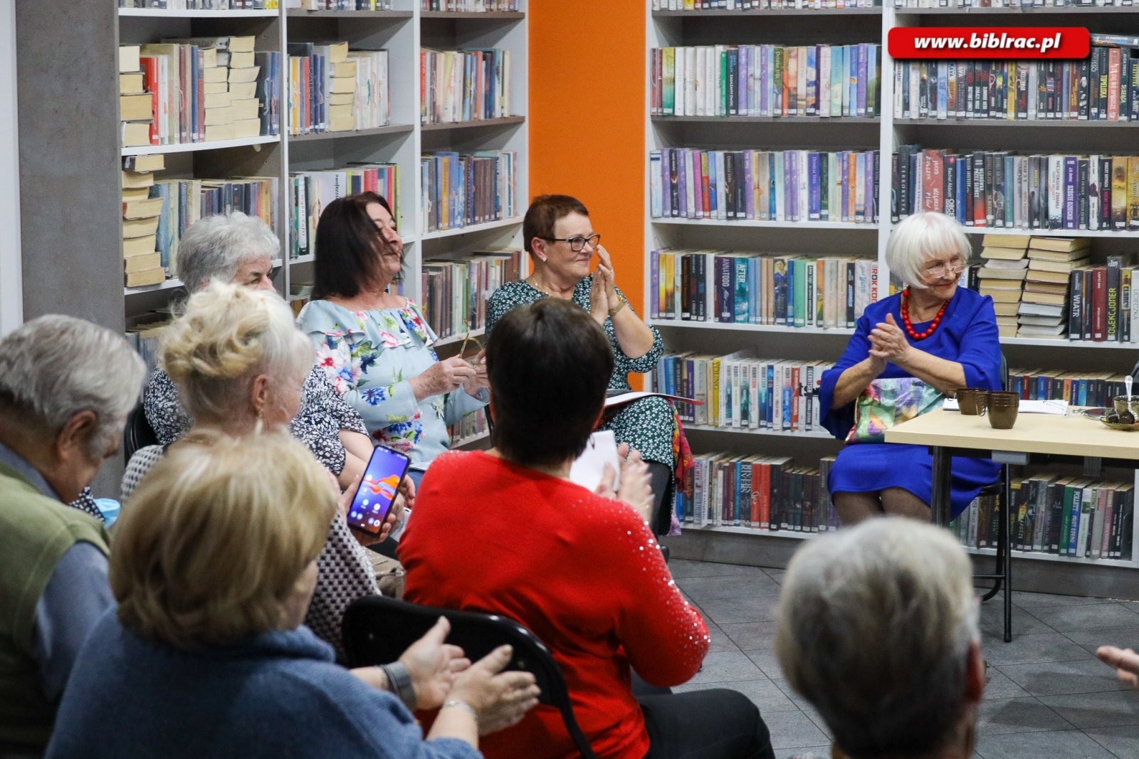 Zdjęcie w galerii na portalu naszraciborz.pl: Wyszukany humor i znane piosenki podczas spotkania O kobietach, dla kobiet wiadomości z regionu